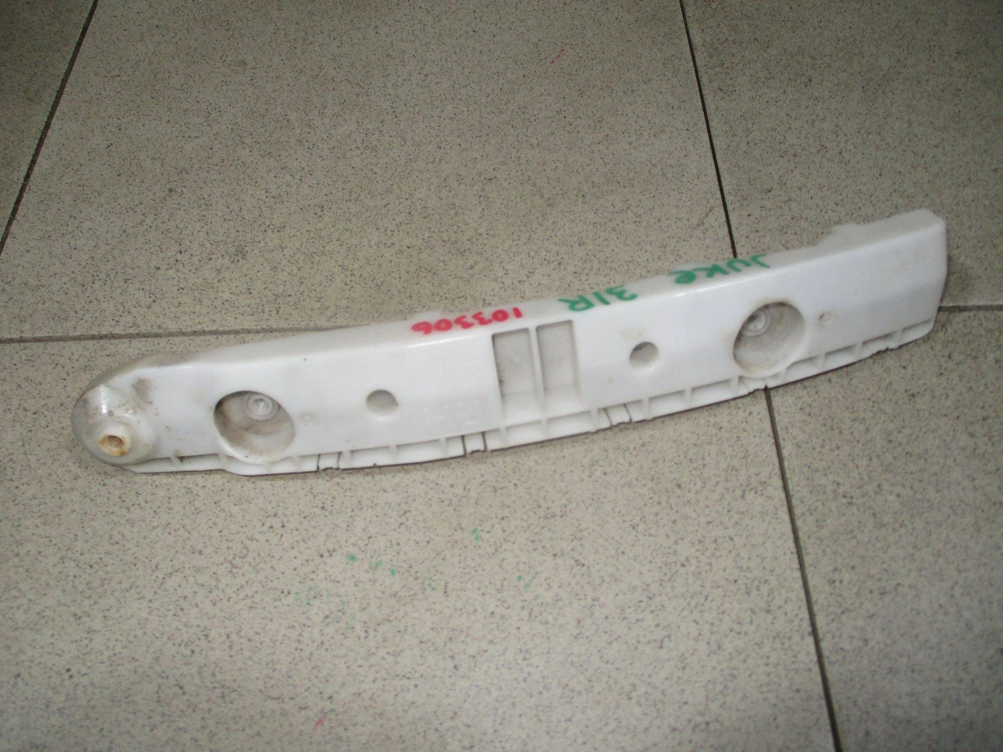 Кронштейн заднего бампера правый Nissan Juke (F15) 2011-2019