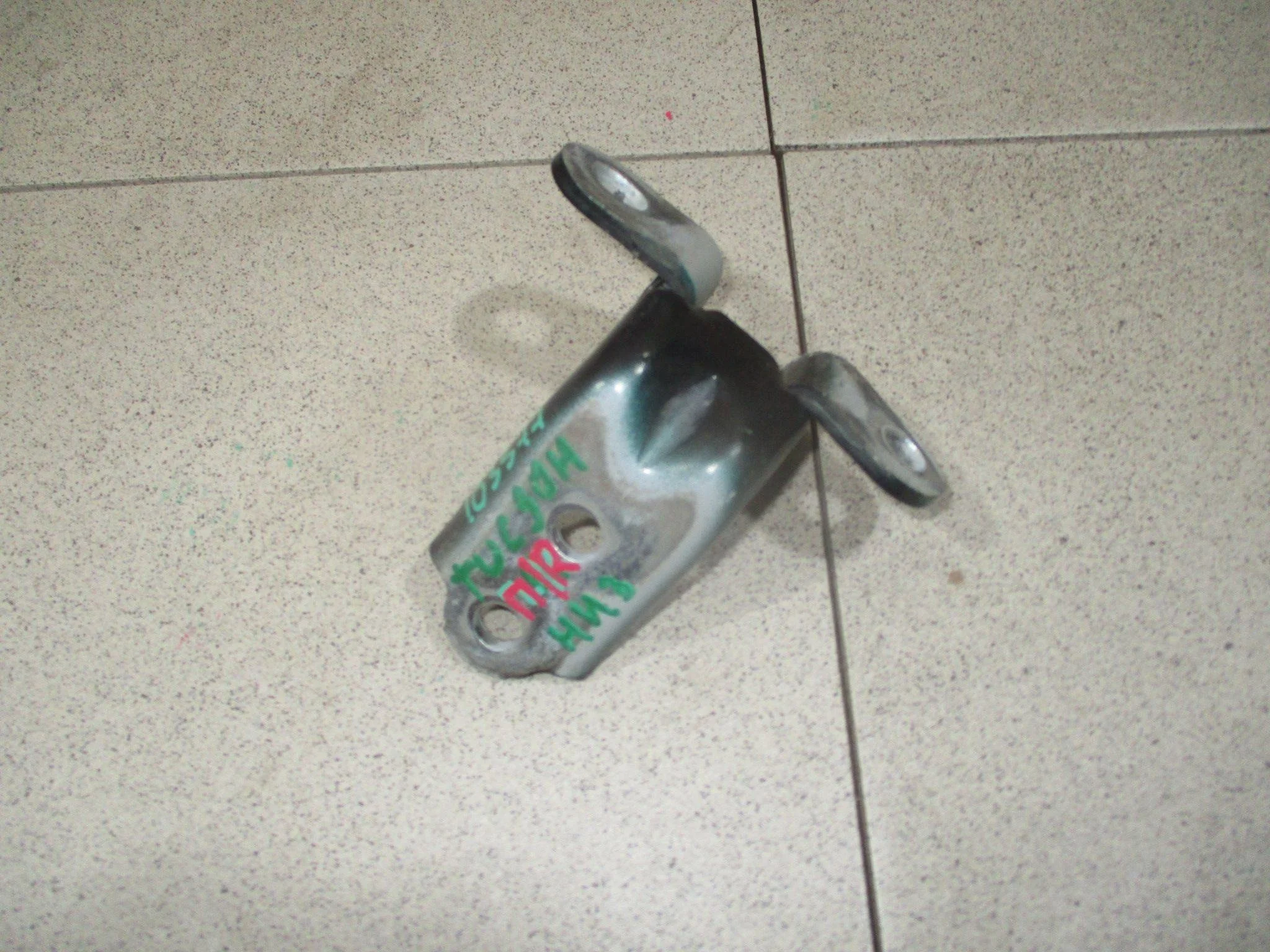 Петля двери передней правой нижняя Hyundai Tucson (JM) 2004-2009