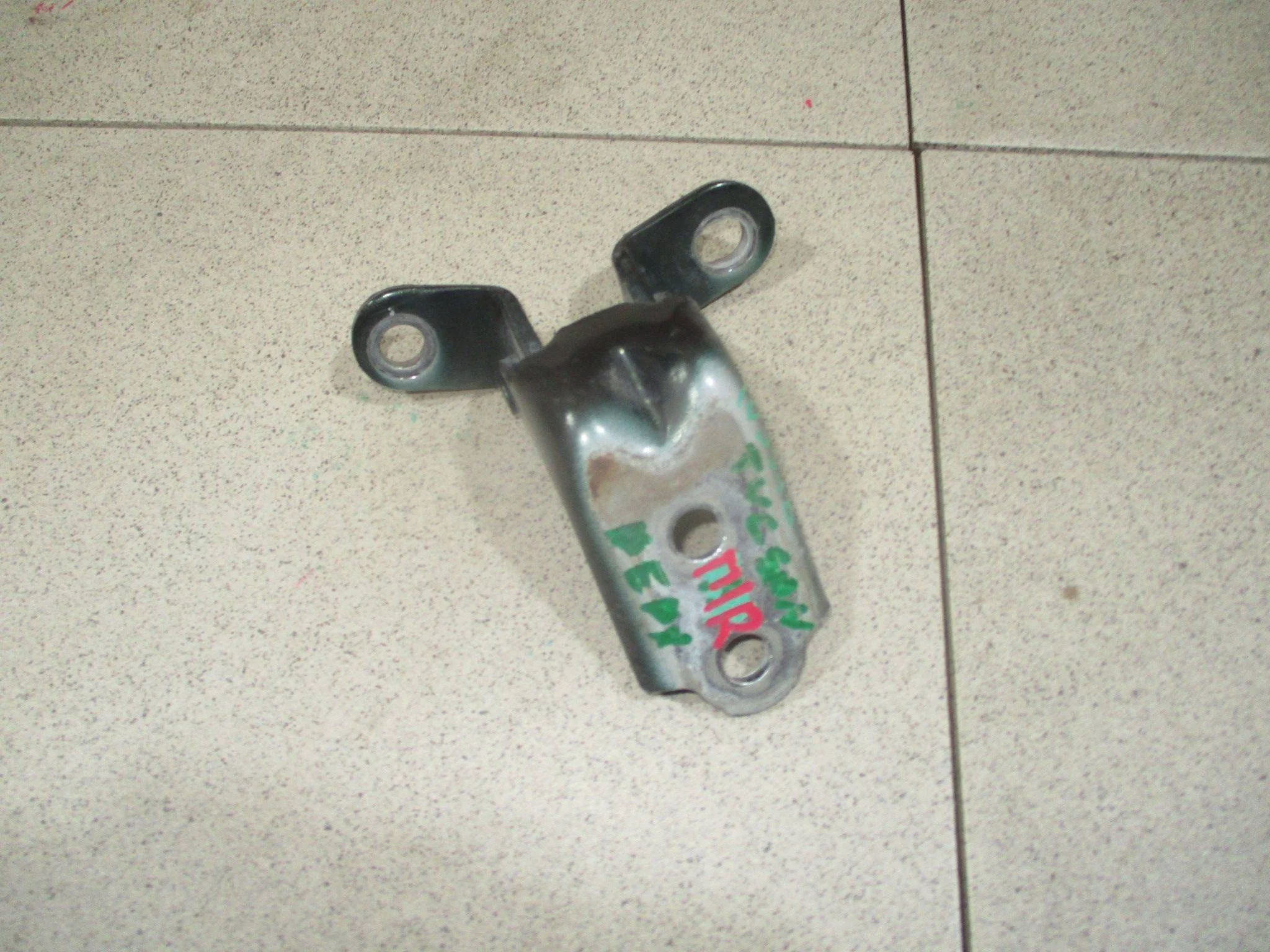 Петля двери передней правой верхняя Hyundai Tucson (JM) 2004-2009