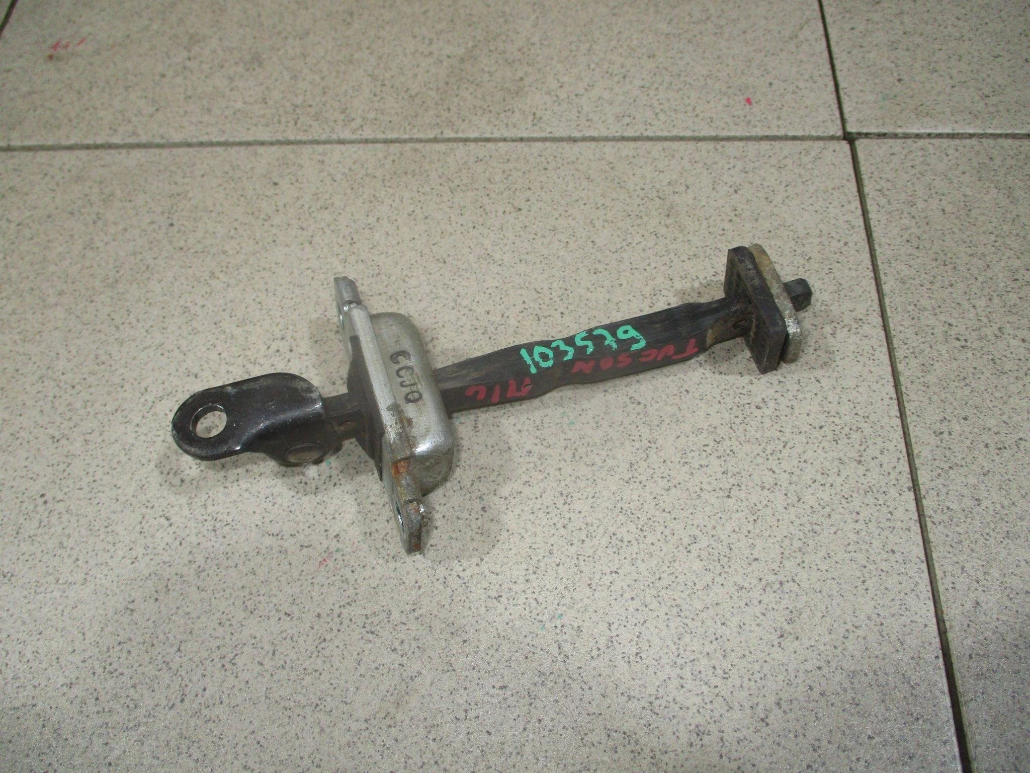 Ограничитель двери Hyundai Tucson (JM) 2004-2009