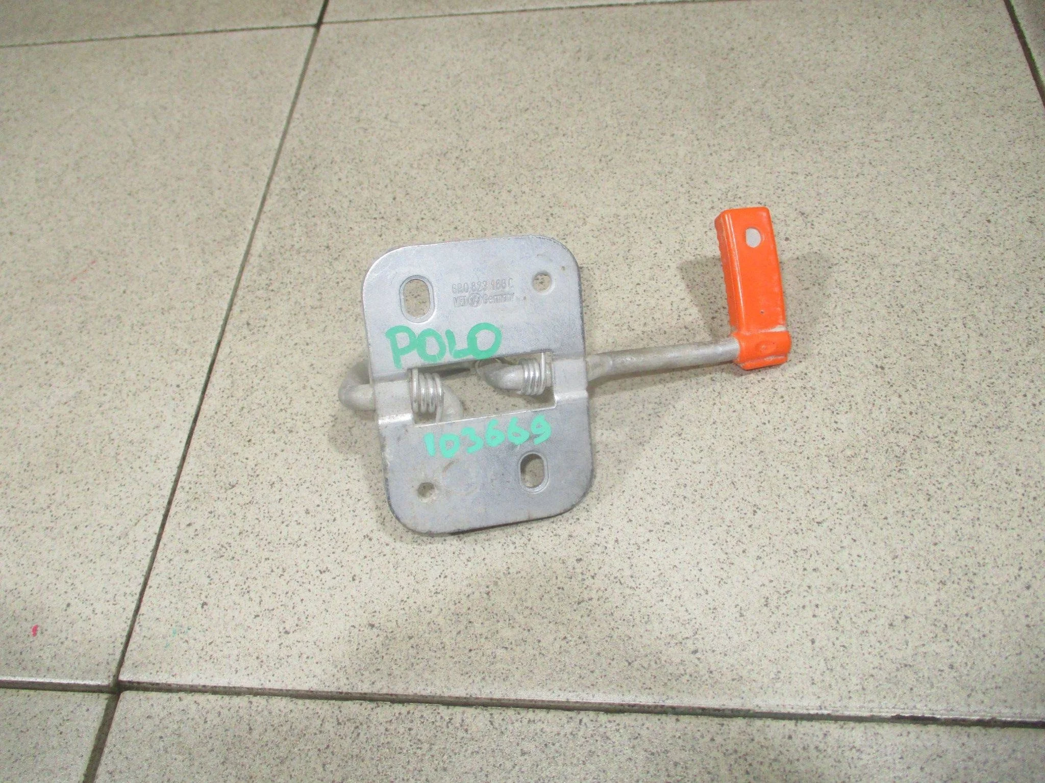 Крючок капота VW Polo Sedan 2010-2020