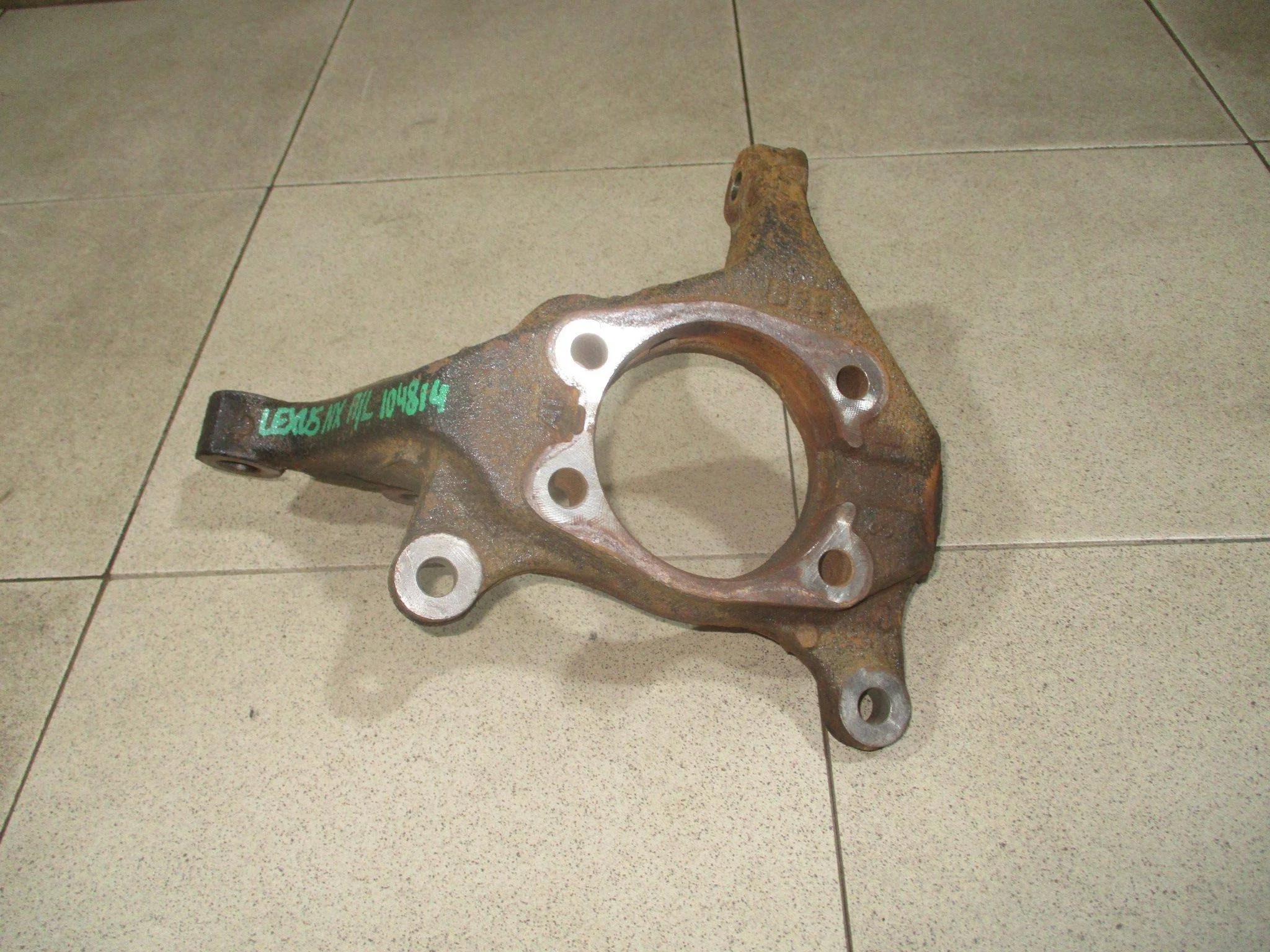 кулак поворотный Lexus NX 200t/300 (AZ10) 2015-2021