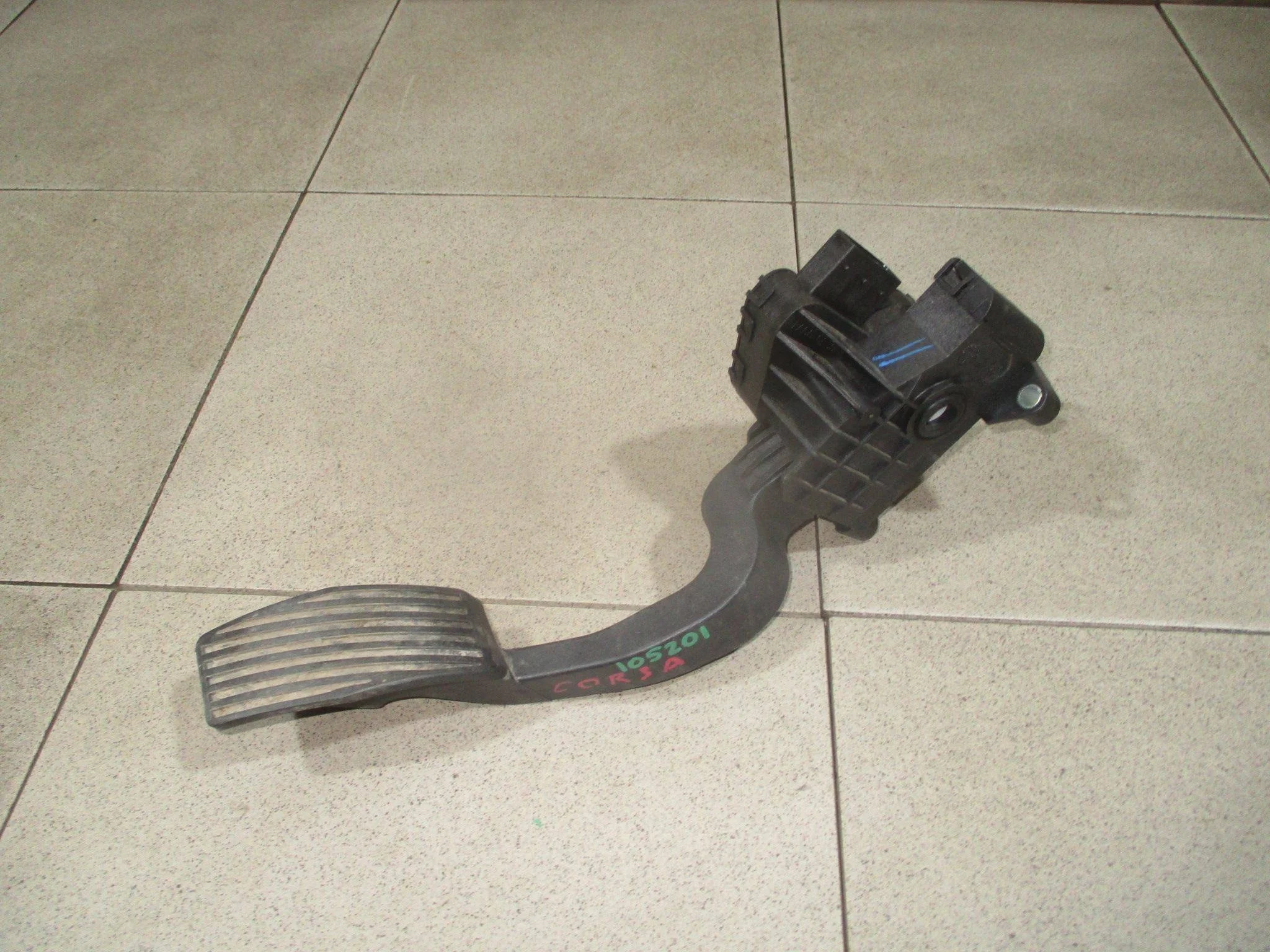 педаль газа Opel Corsa D 2006-2014
