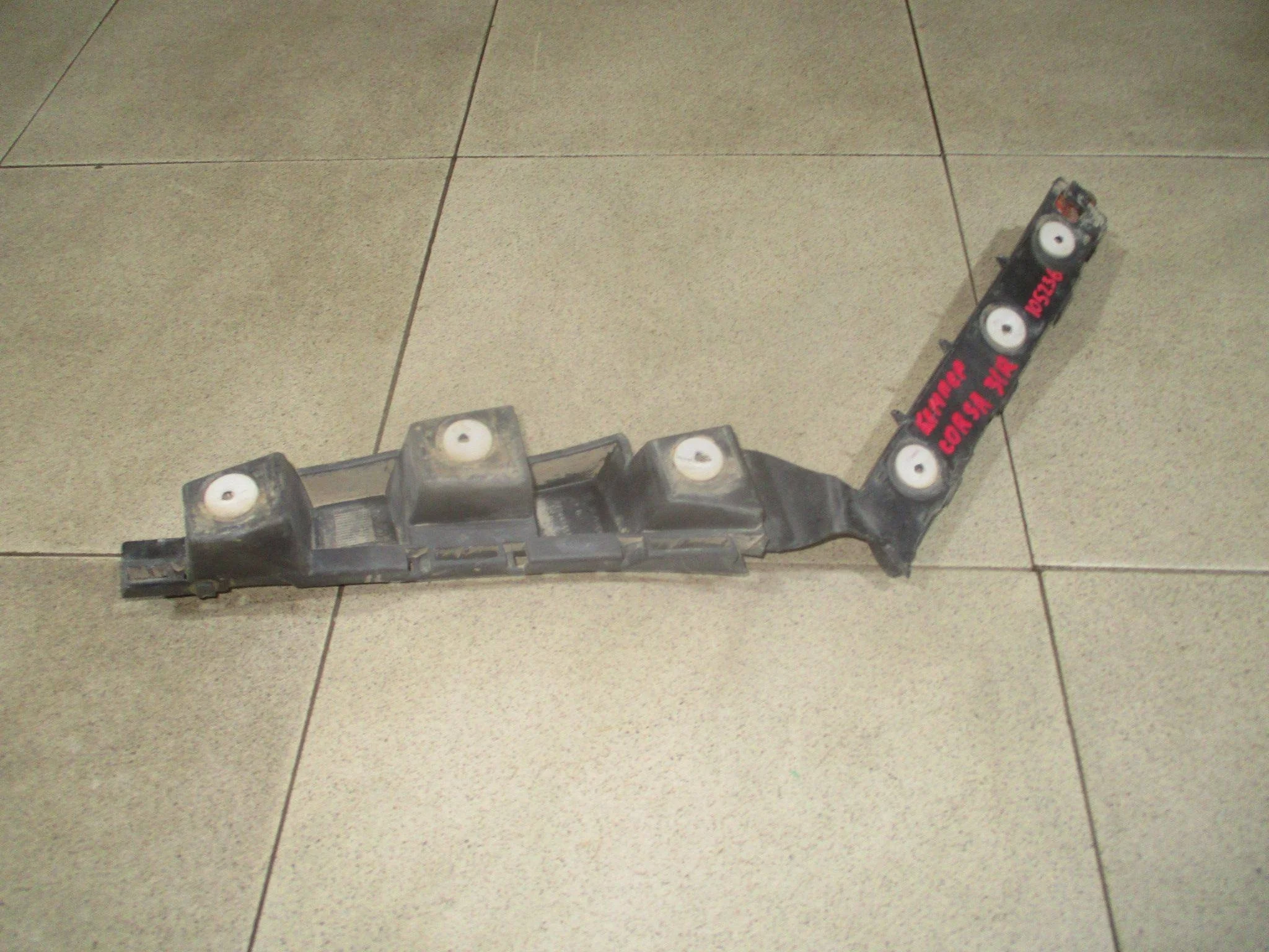 Кронштейн заднего бампера правый Opel Corsa D 2006-2014
