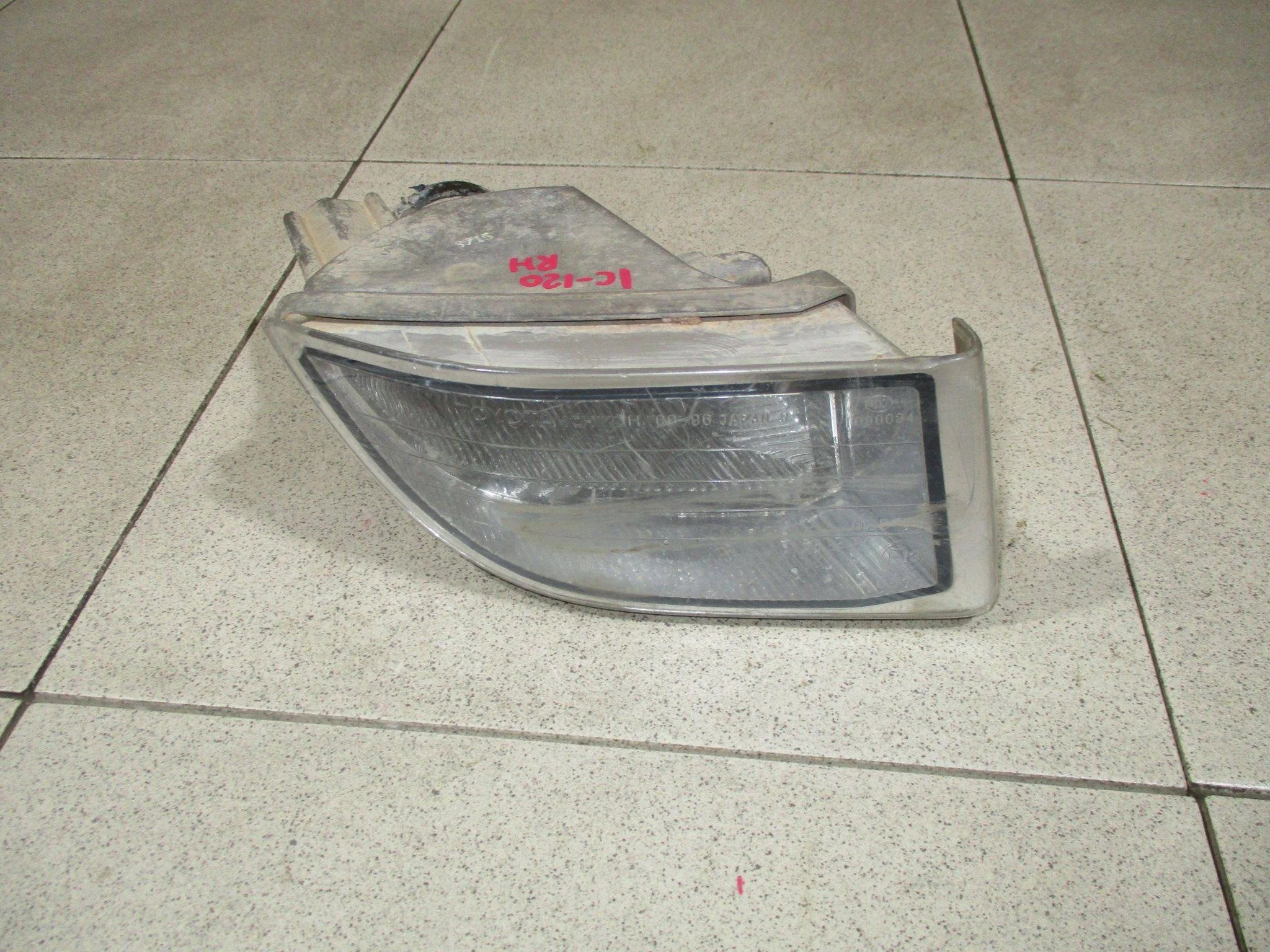 фара противотуманная Toyota Land Cruiser Prado 120 2002-2009