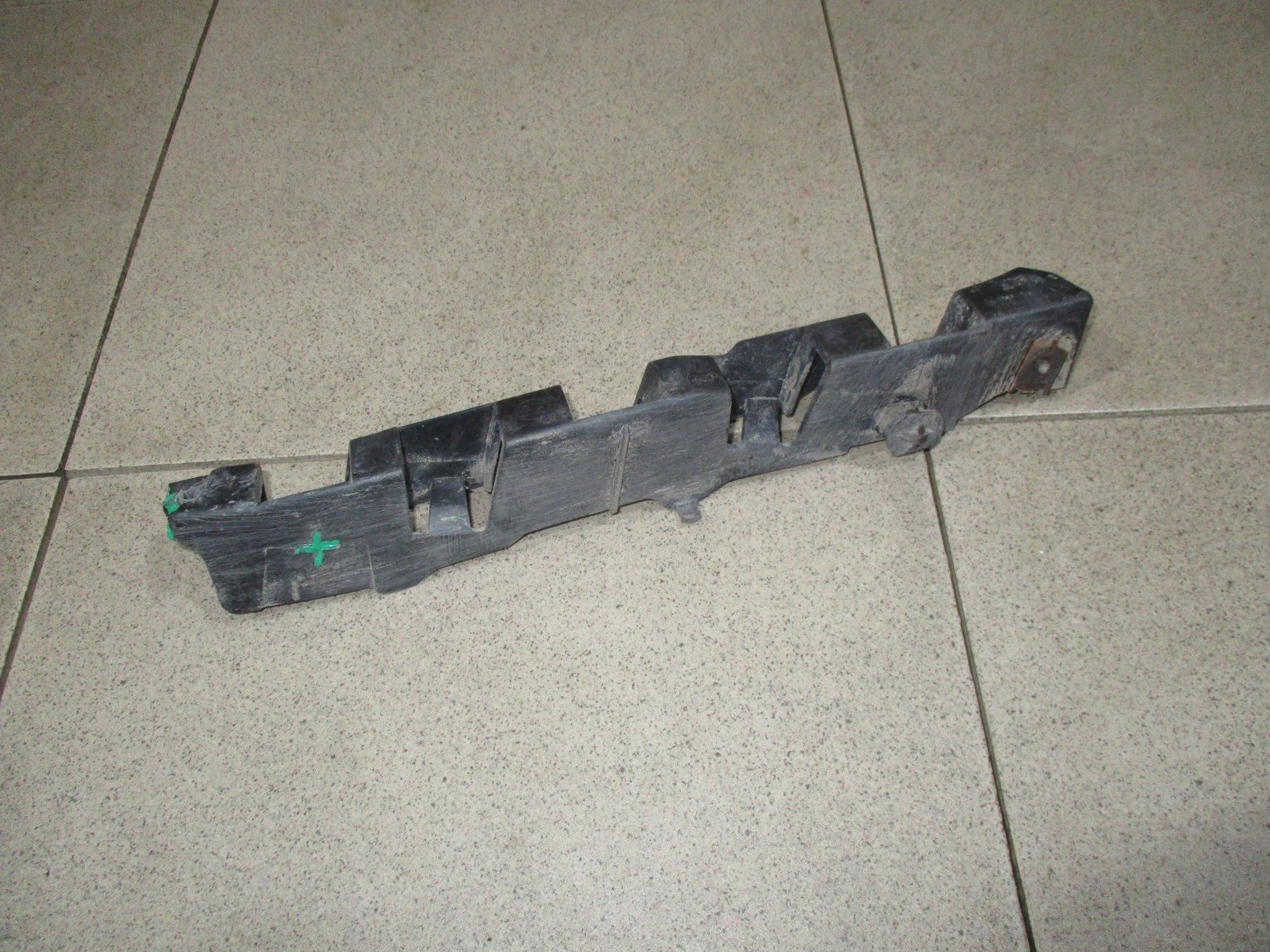 Кронштейн переднего бампера левый Citroen C4 I 2004-2010