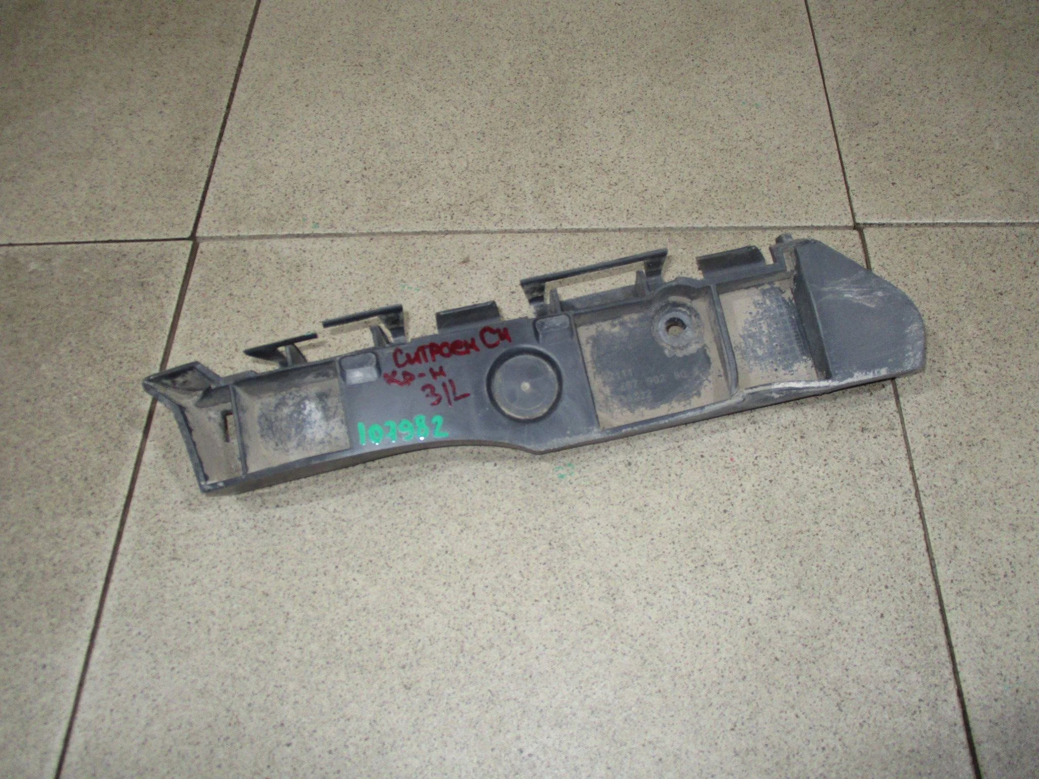 Кронштейн заднего бампера левый Citroen C4 I 2004-2010