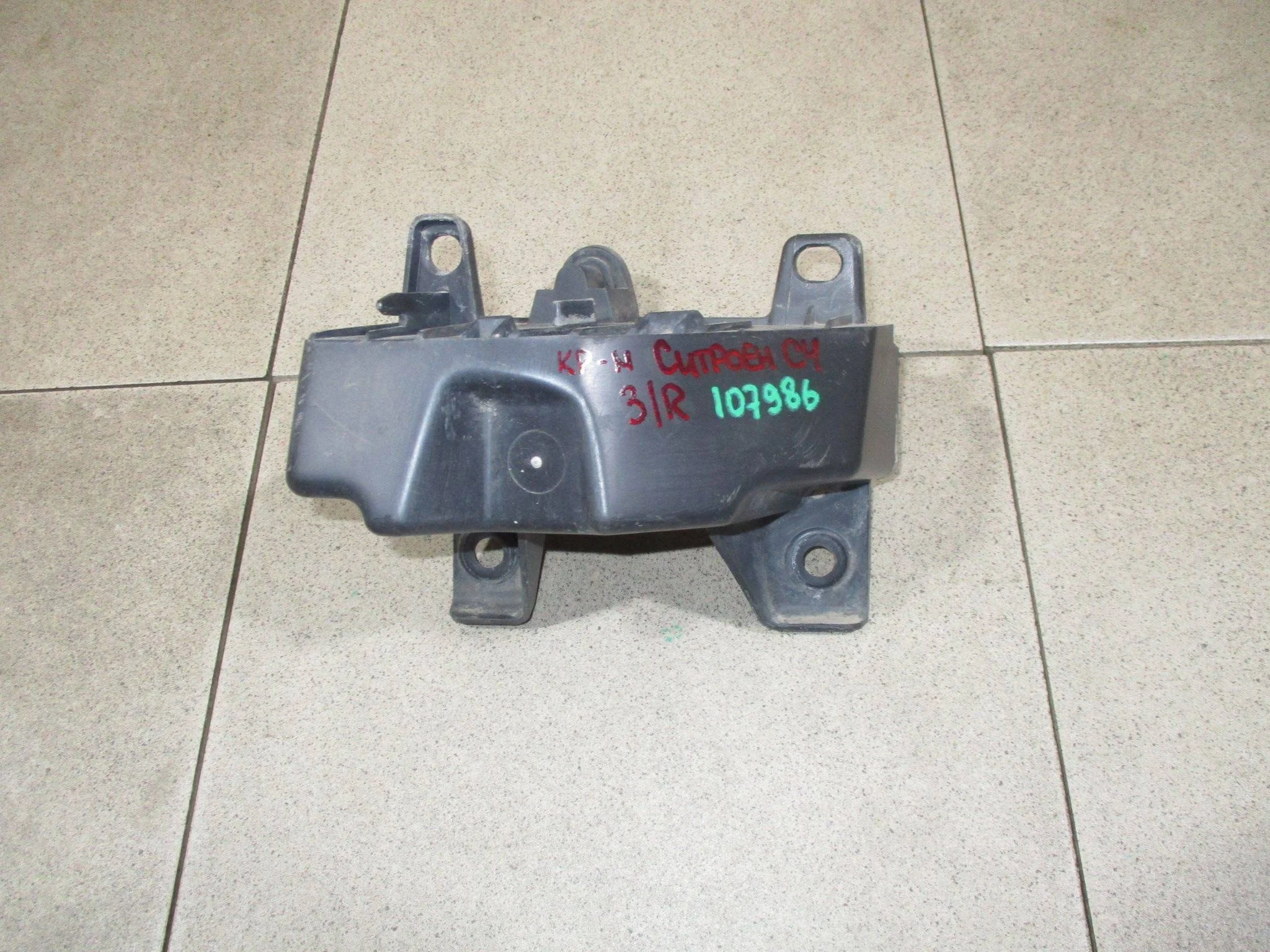 Кронштейн заднего бампера правый Citroen C4 I 2004-2010