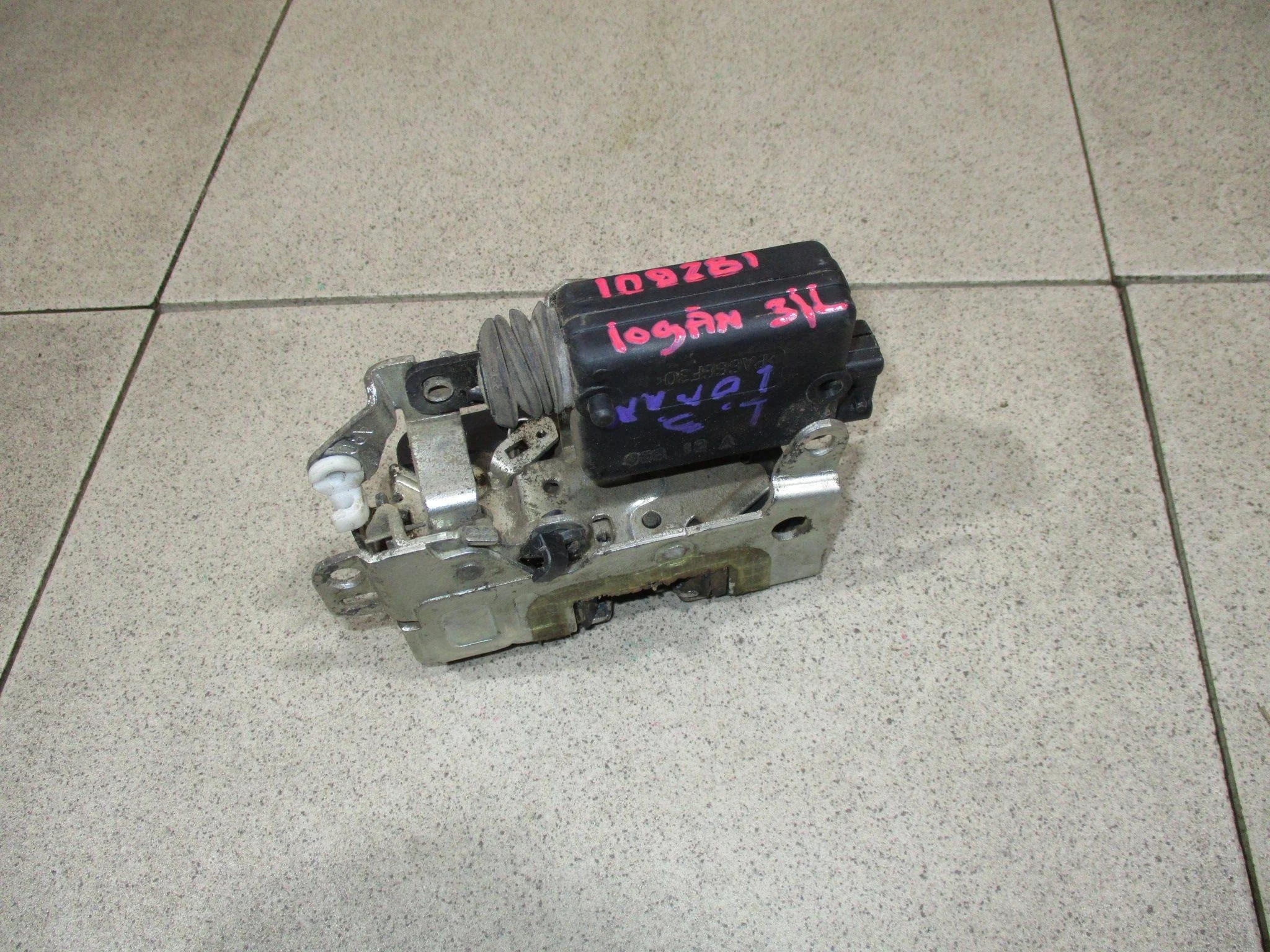 замок двери Renault Logan I 2005-2014