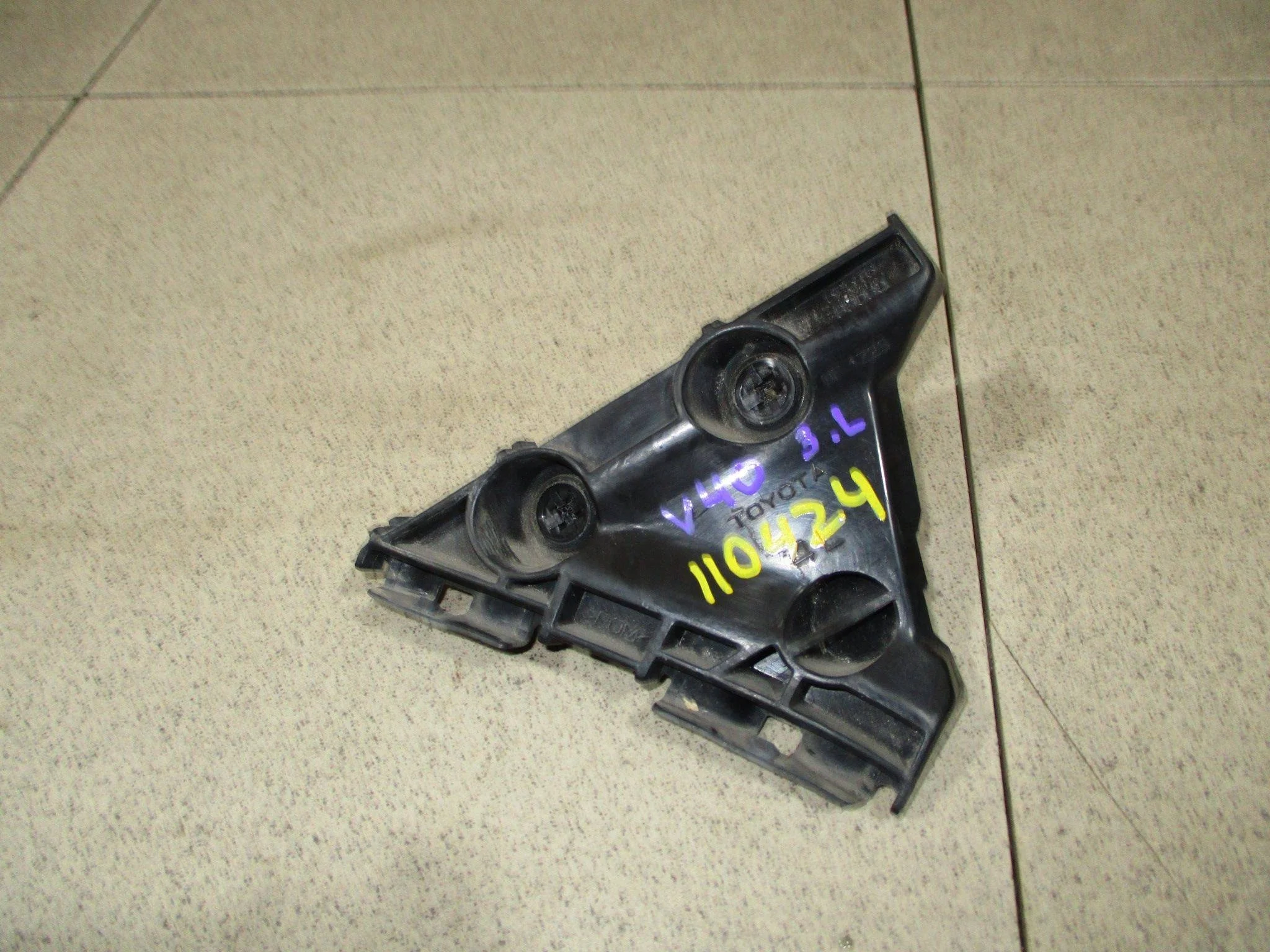 Кронштейн заднего бампера левый Toyota Camry XV40 2006-2011