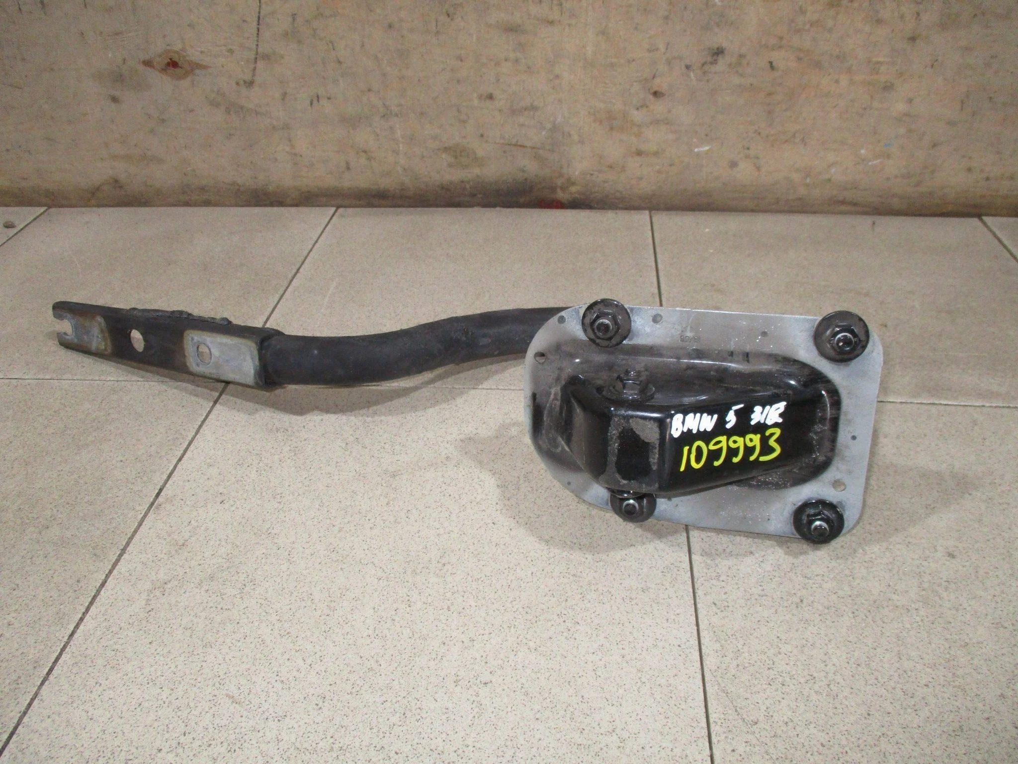 Петля крышки багажника BMW 5-Series (E60/E61) 2004-2010