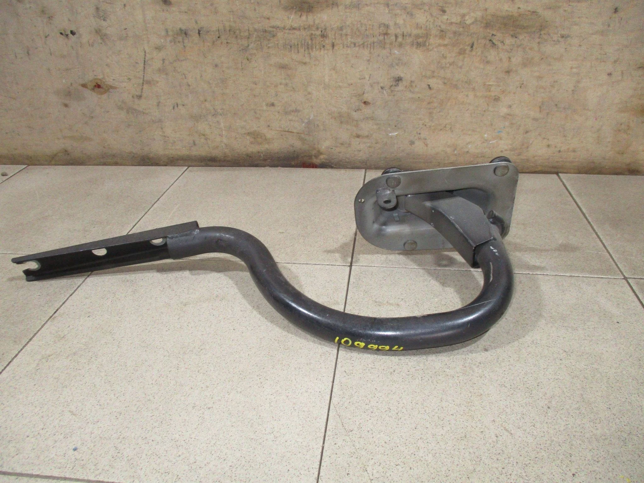 Петля крышки багажника BMW 5-Series (E60/E61) 2004-2010