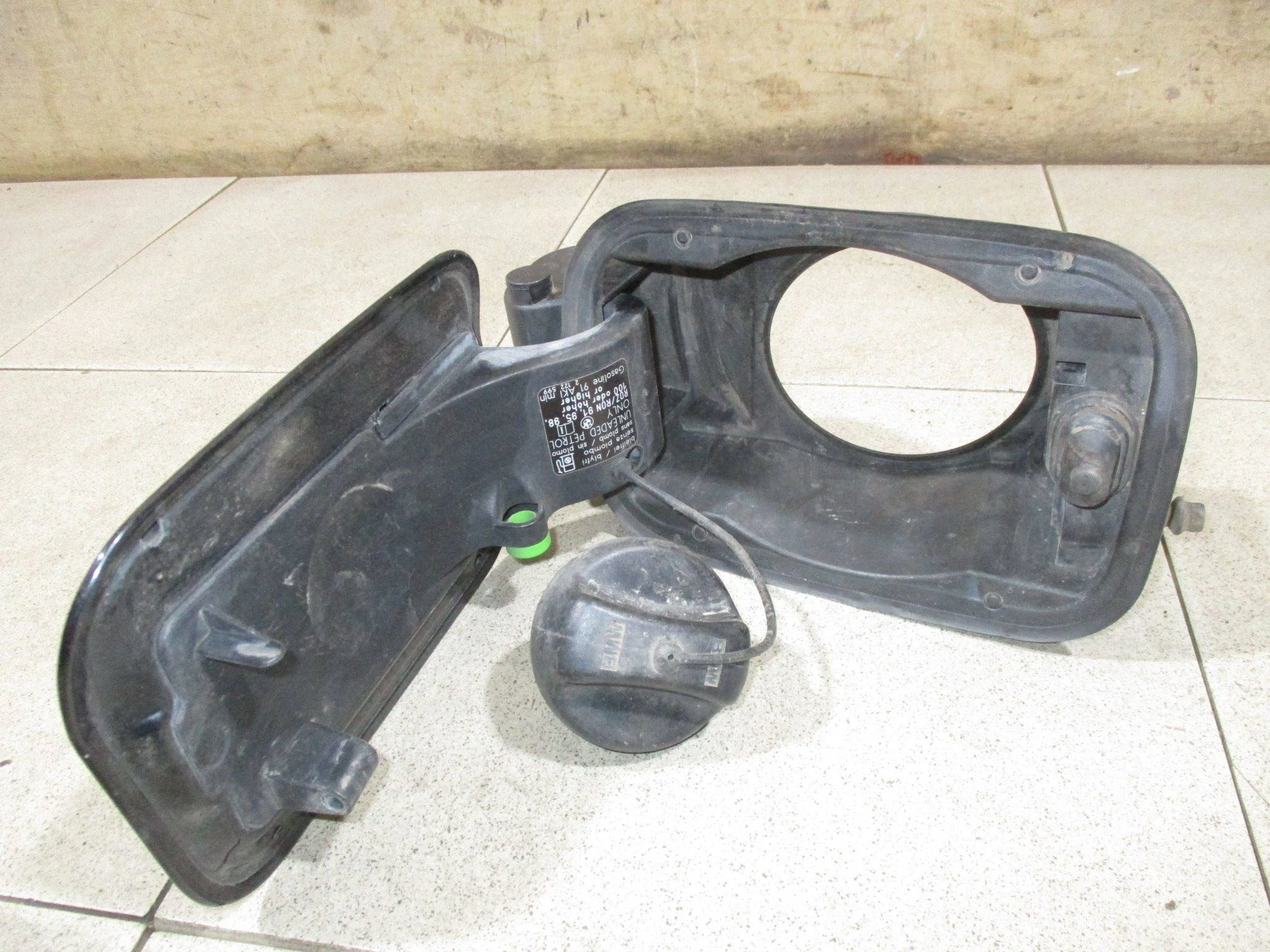 лючок бензобака BMW 5-Series (E60/E61) 2004-2010