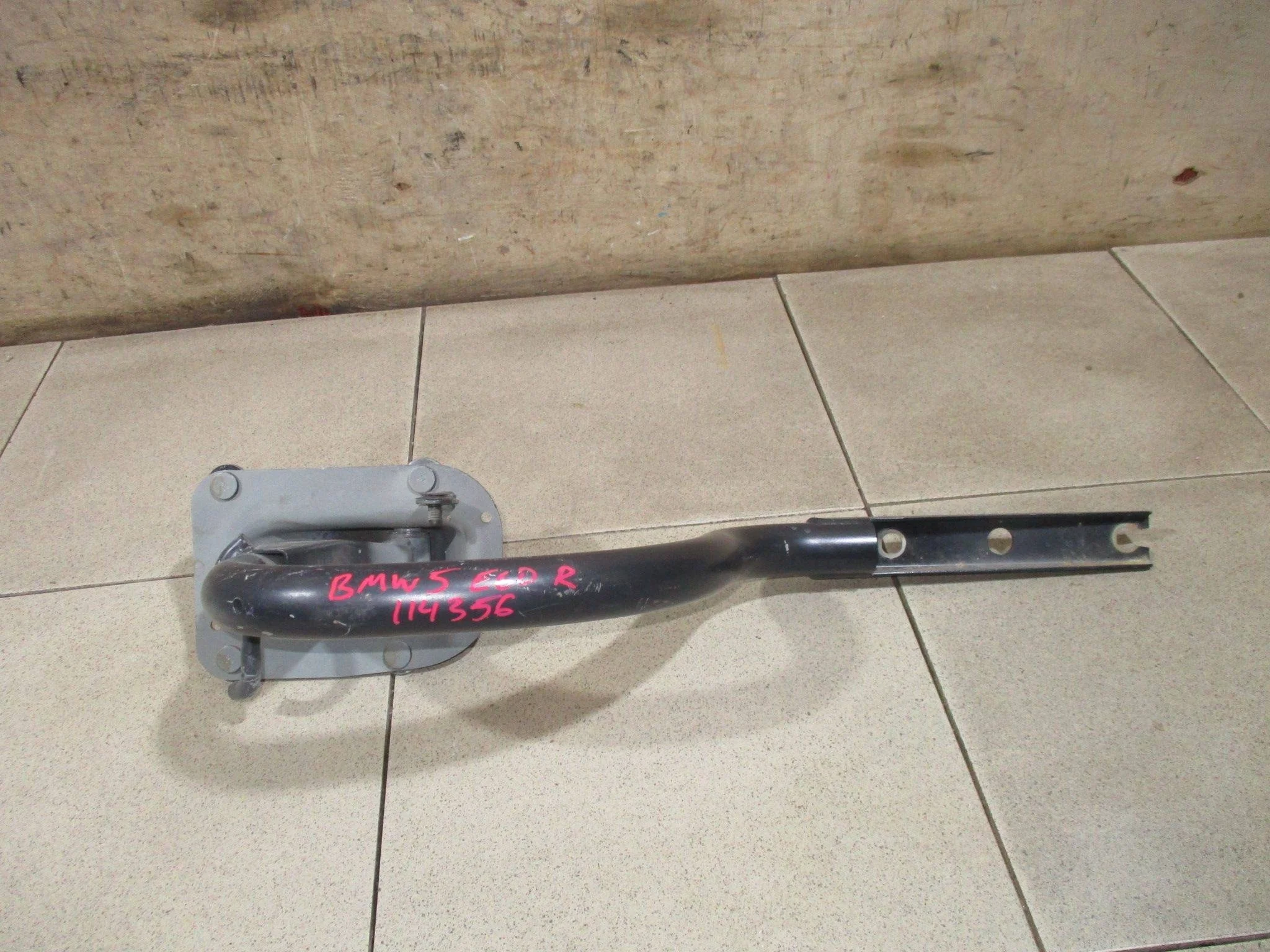 Петля крышки багажника BMW 5-Series (E60/E61) 2004-2010