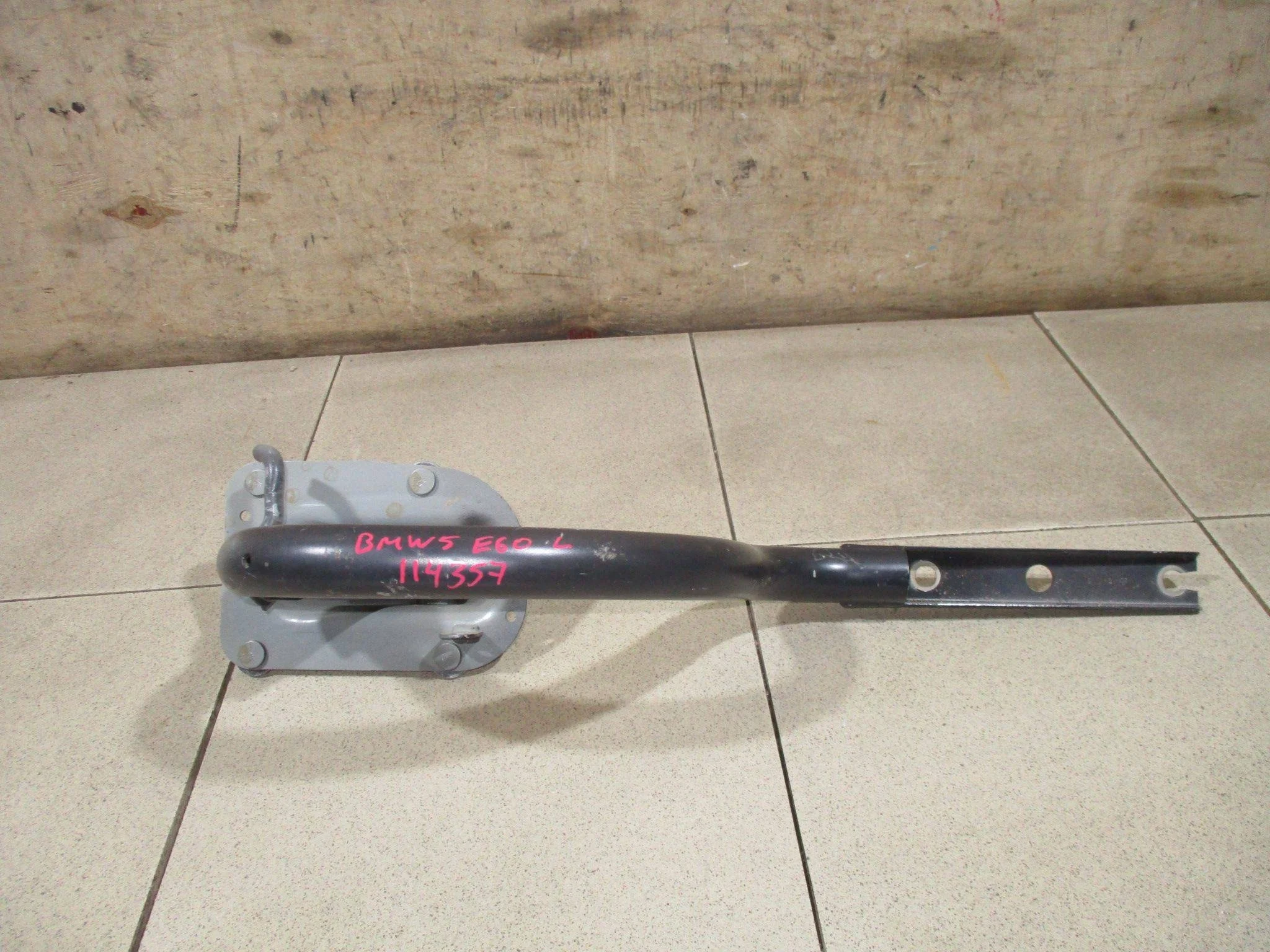 Петля крышки багажника BMW 5-Series (E60/E61) 2004-2010