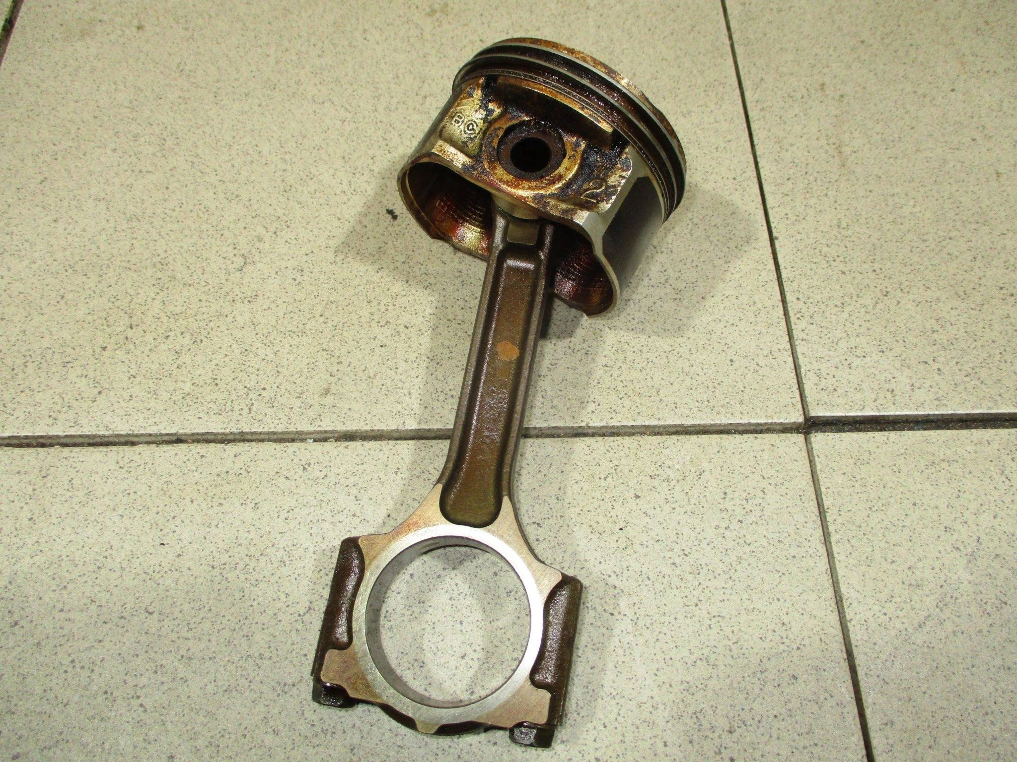 поршень с шатуном Nissan Tiida (C11) 2004-2014