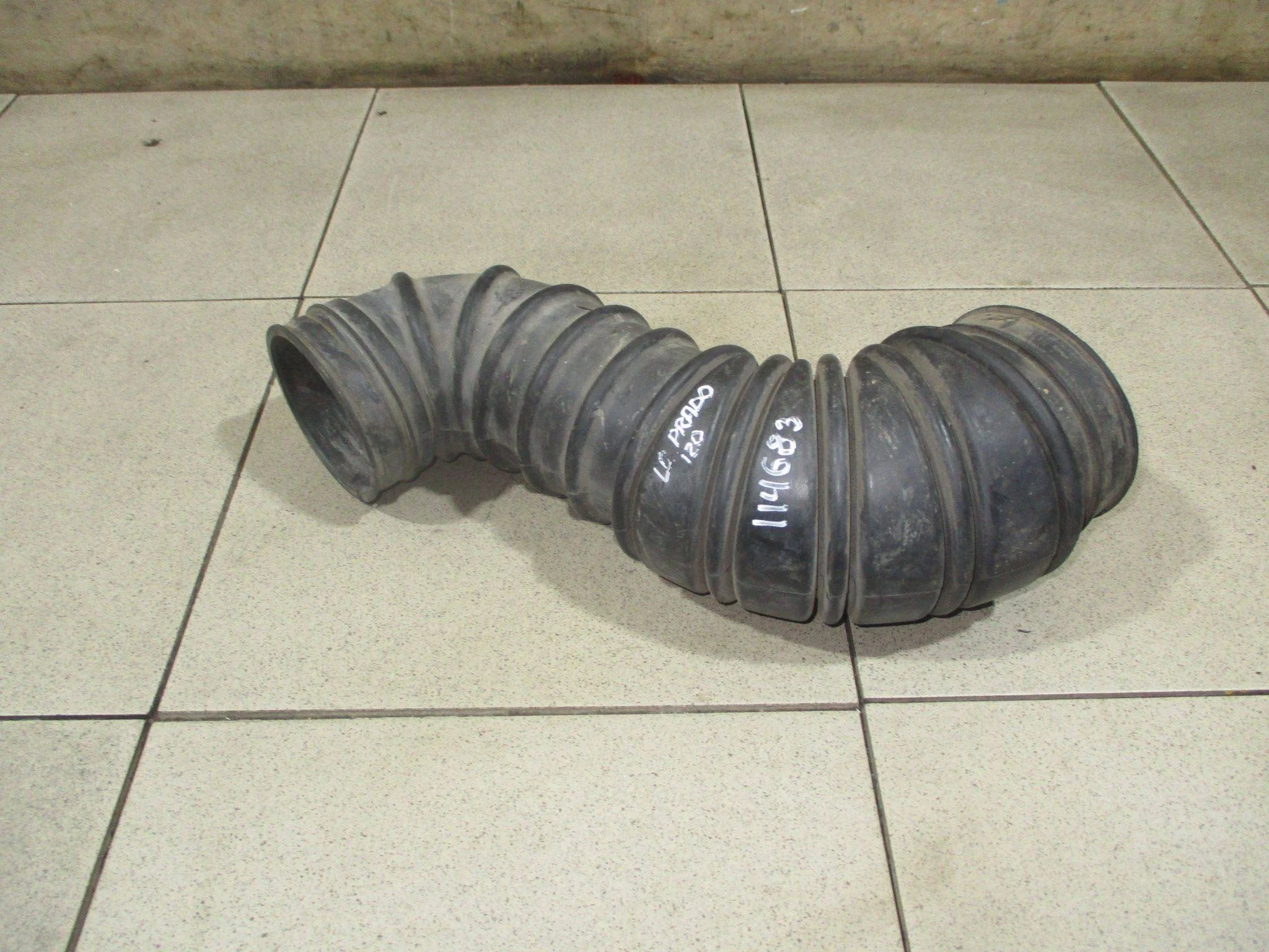 патрубок воздушного фильтра Toyota Land Cruiser Prado 120 2002-2009