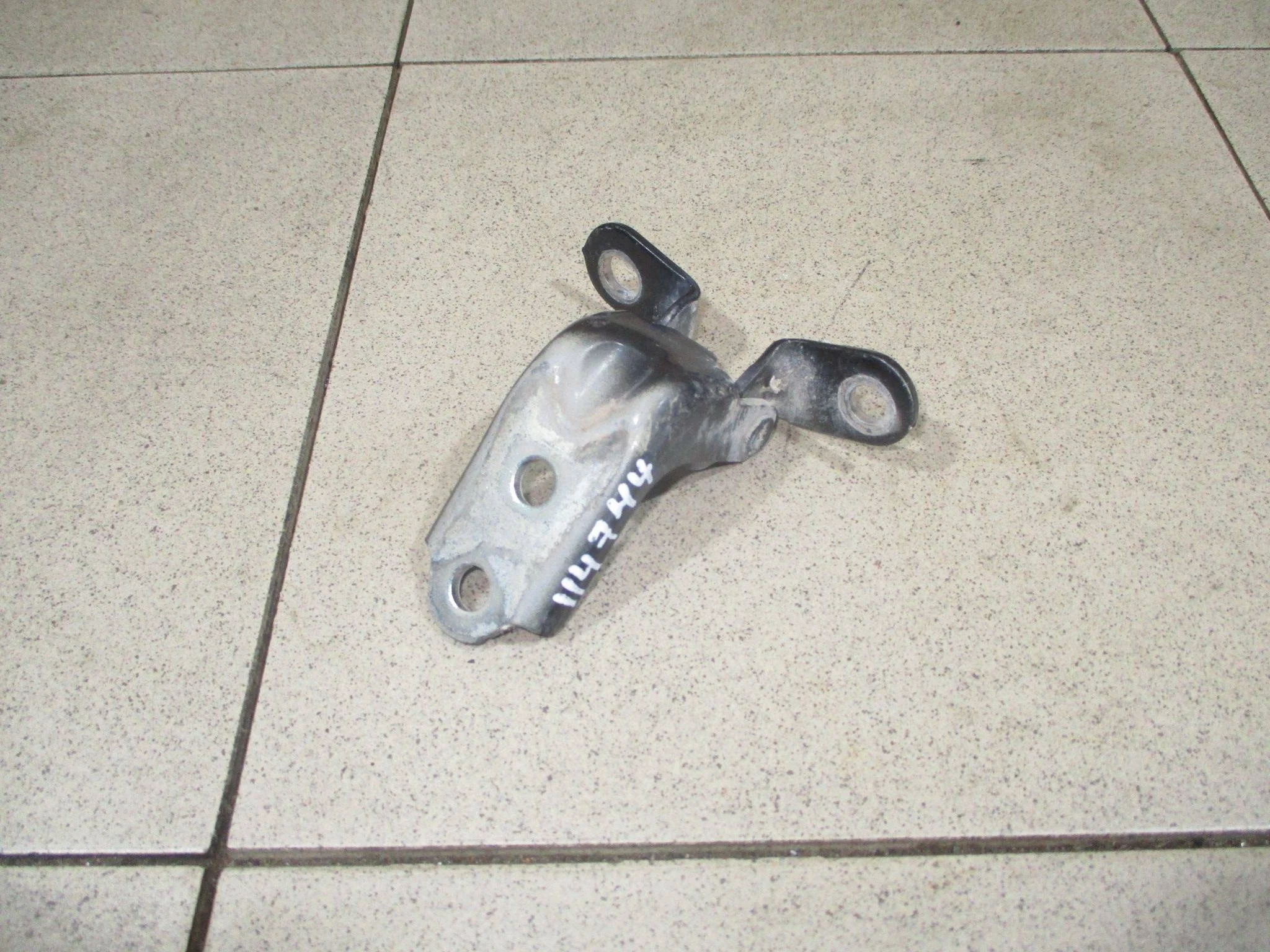 Петля двери передней правой нижняя Hyundai Elantra (HD) 2006-2010