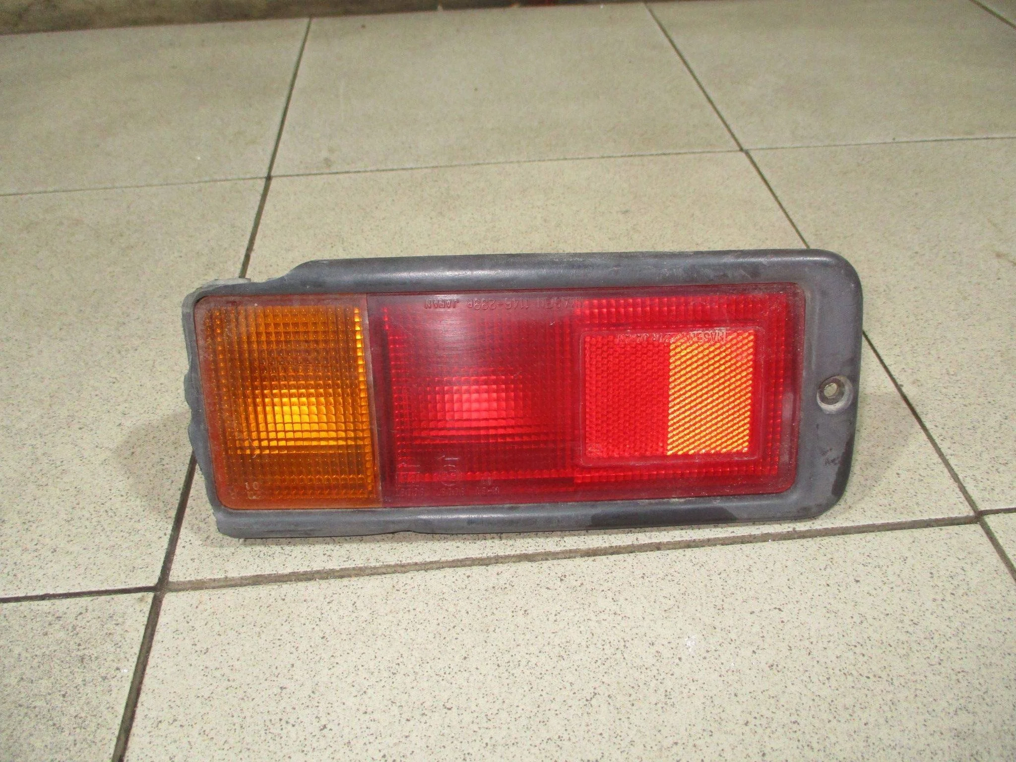 Фонарь задний в бампер правый Mitsubishi Pajero II 1991-1999