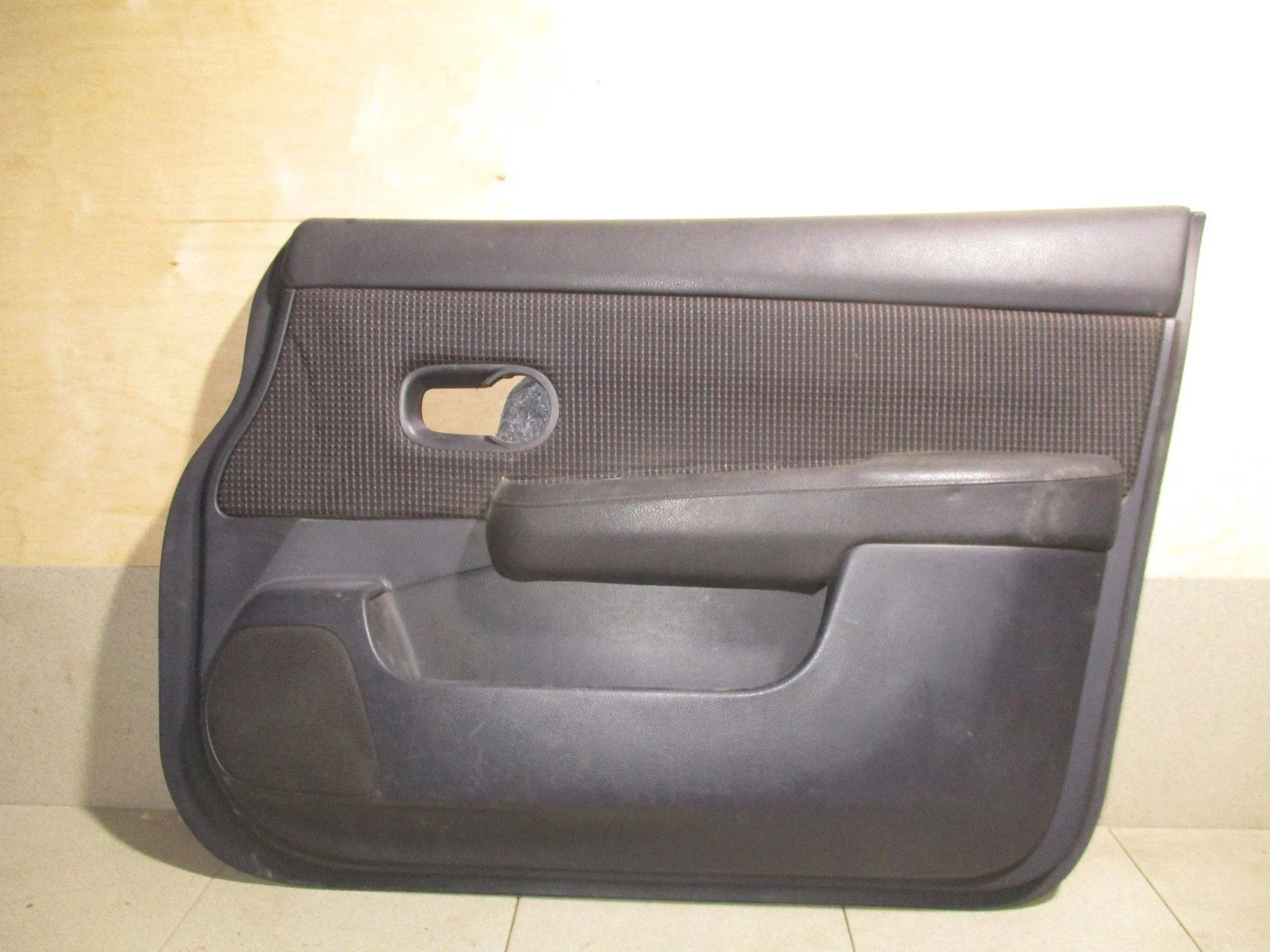 обшивка двери Nissan Tiida (C11) 2004-2014