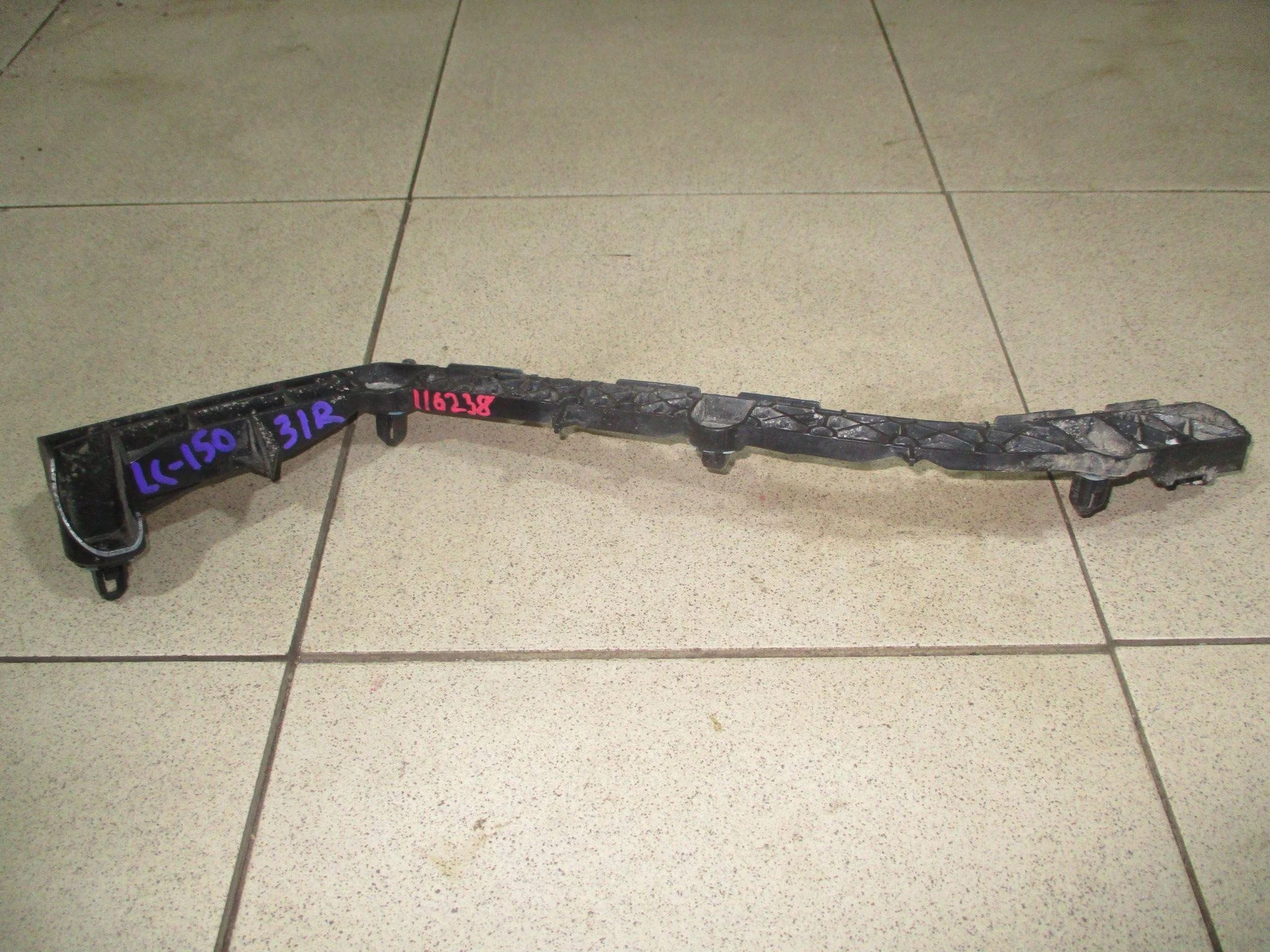 кронштейн заднего бампера Toyota Land Cruiser Prado 150 2009-2023