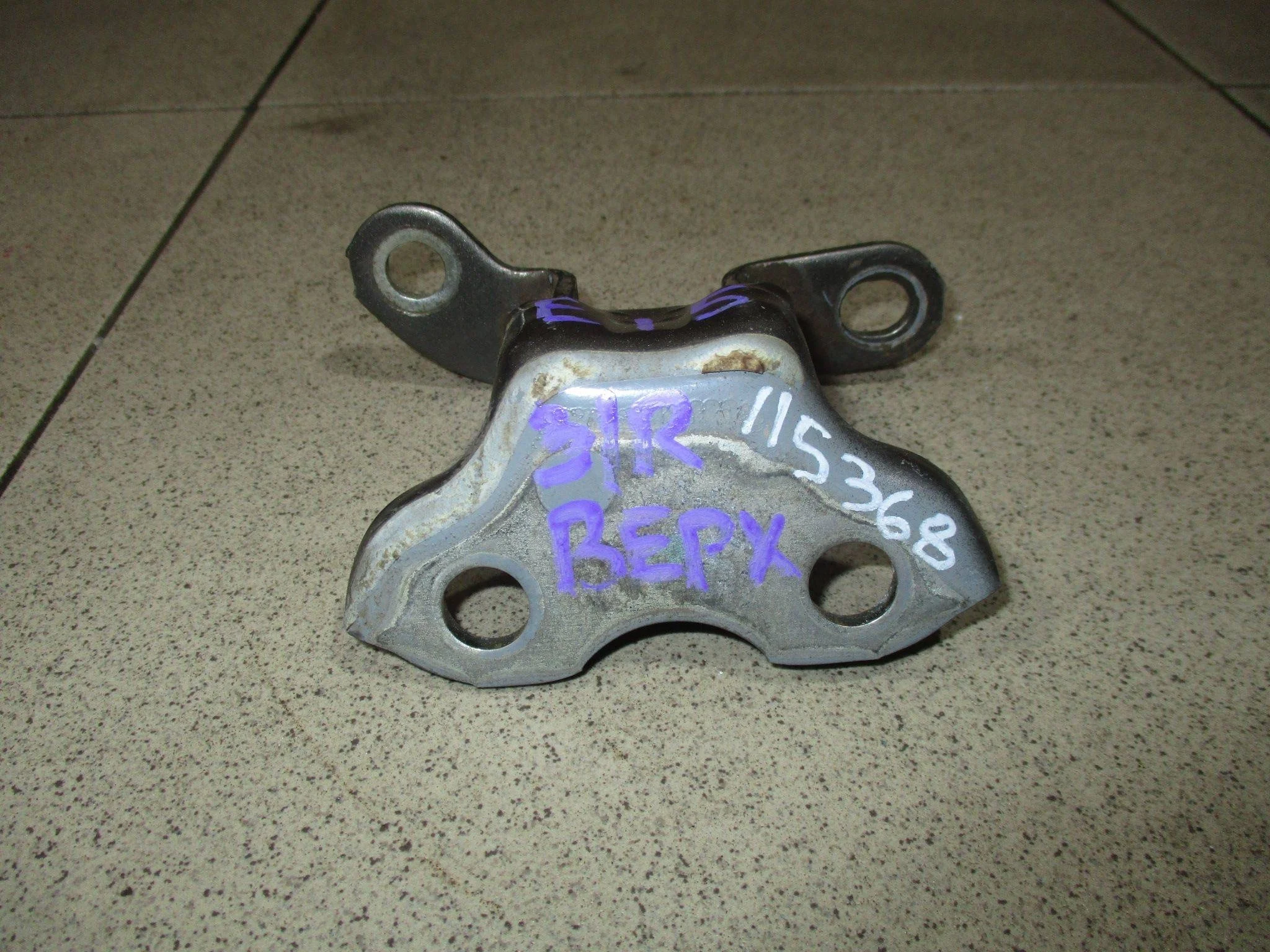 петля двери Toyota Corolla (E150) 2006-2013
