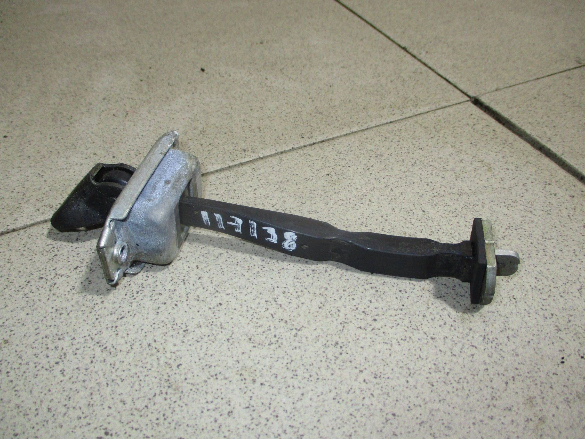 ограничитель двери Nissan Qashqai (J11) 2013-2022