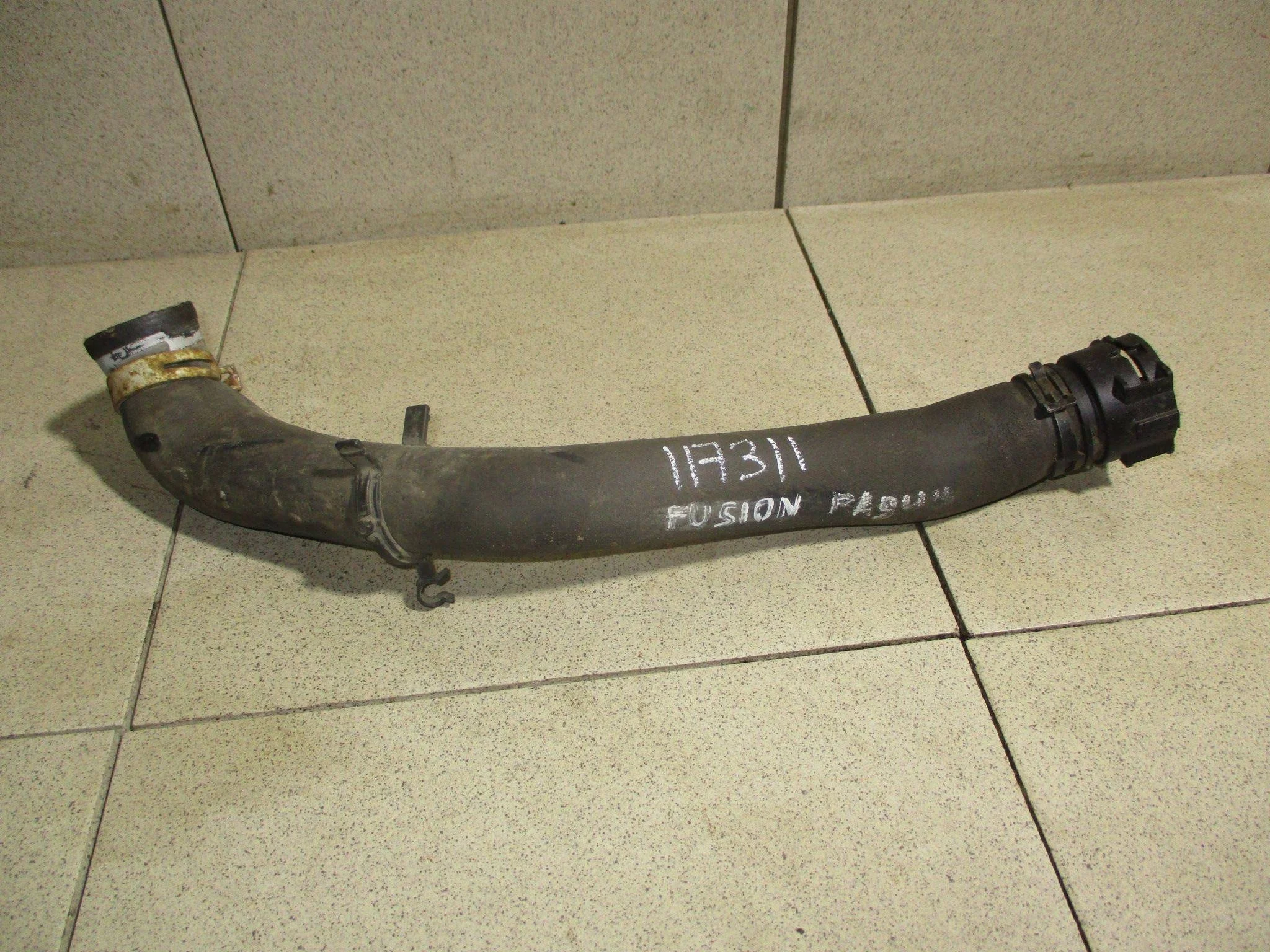 Патрубок радиатора Ford Fusion 2002-2012