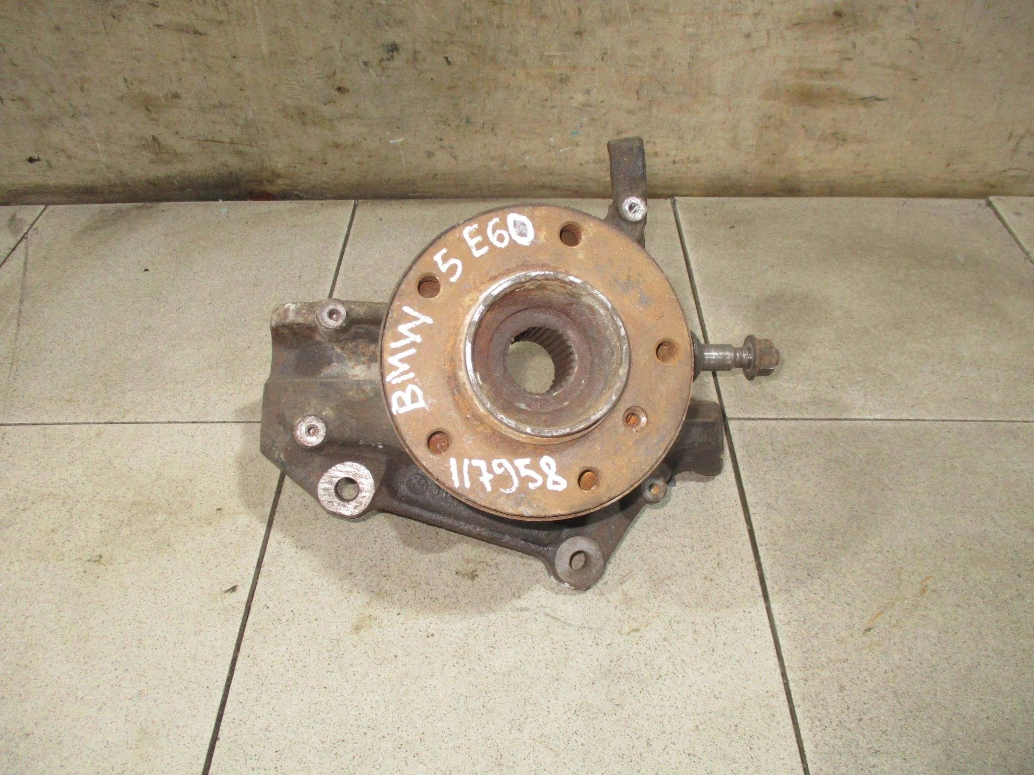 кулак поворотный BMW 5-Series (E60/E61) 2004-2010