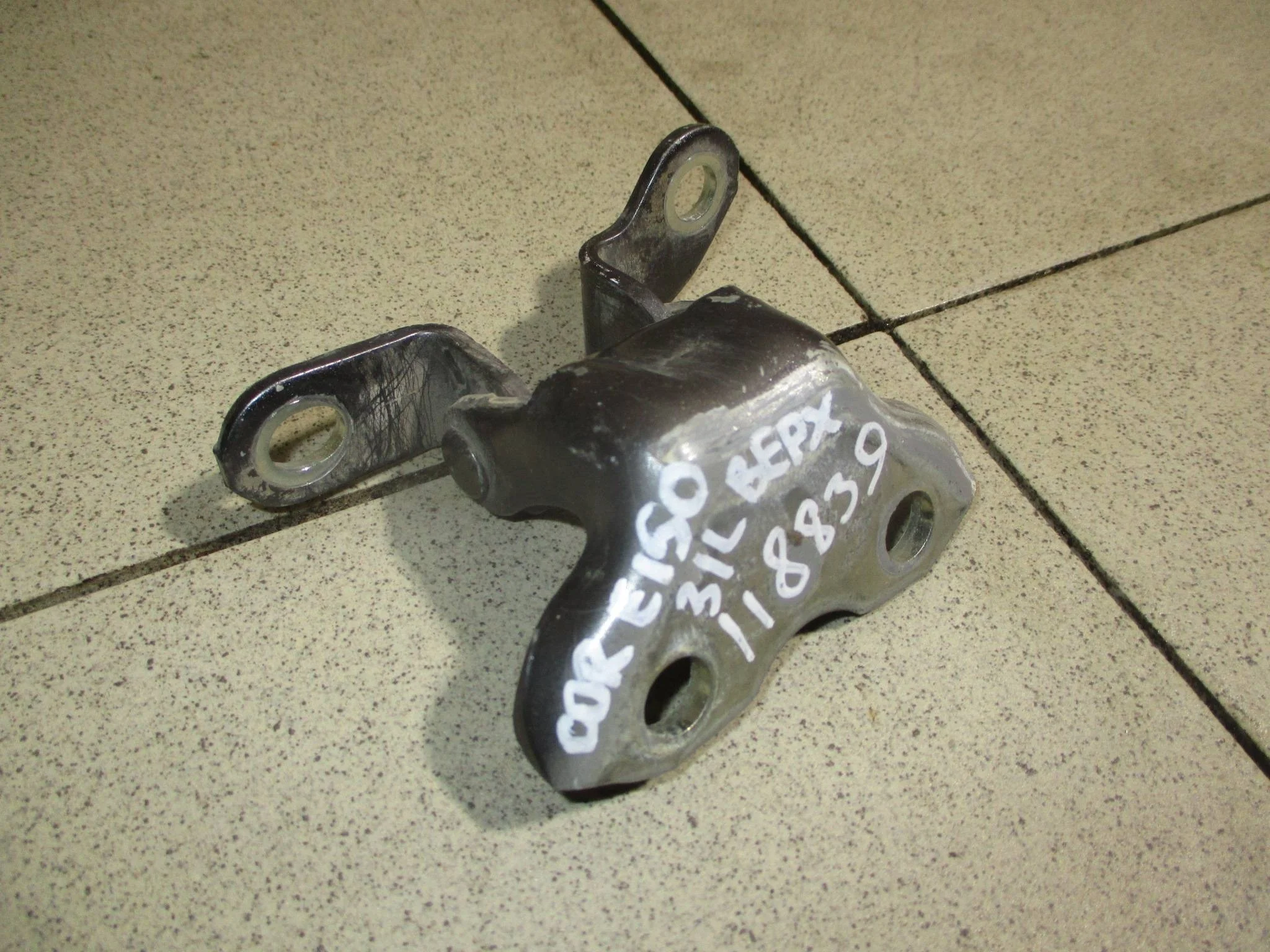 Петля двери задней левой верхняя Toyota Corolla (E150) 2006-2013