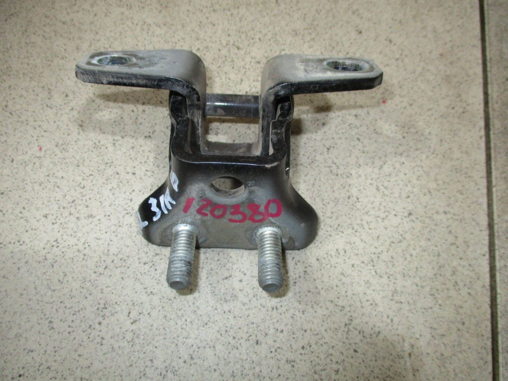 петля двери Mitsubishi Outlander XL (CW) 2006-2012