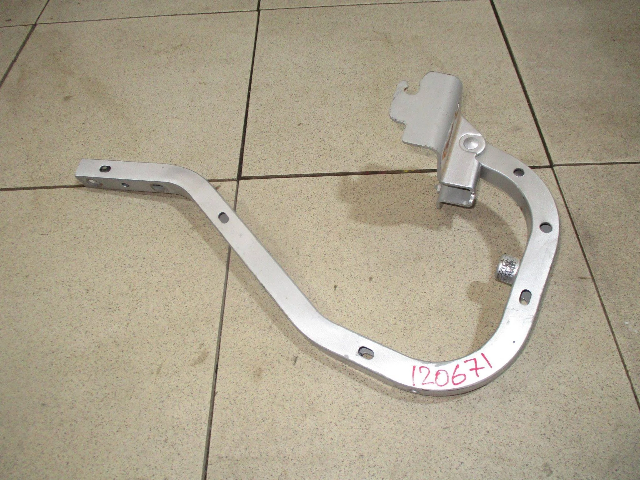 Петля крышки багажника Mitsubishi Lancer 9 (CS) 2003-2006