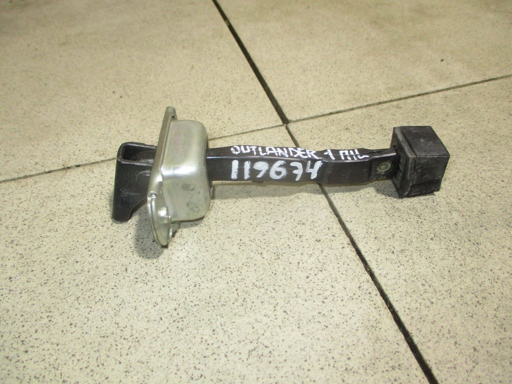 Ограничитель двери Mitsubishi Outlander (CU) 2003-2009