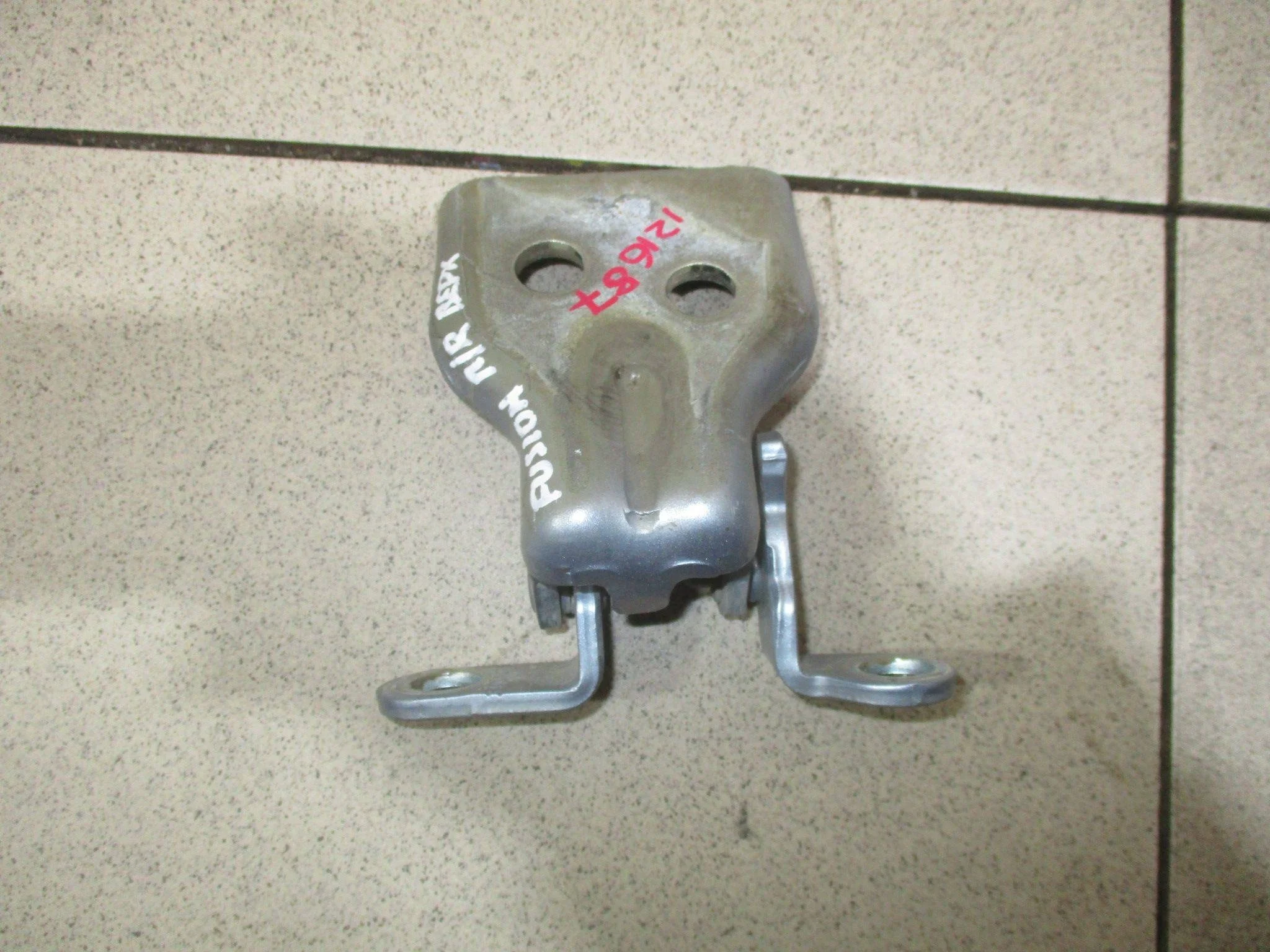 Петля двери передней правой верхняя Ford Fusion 2002-2012