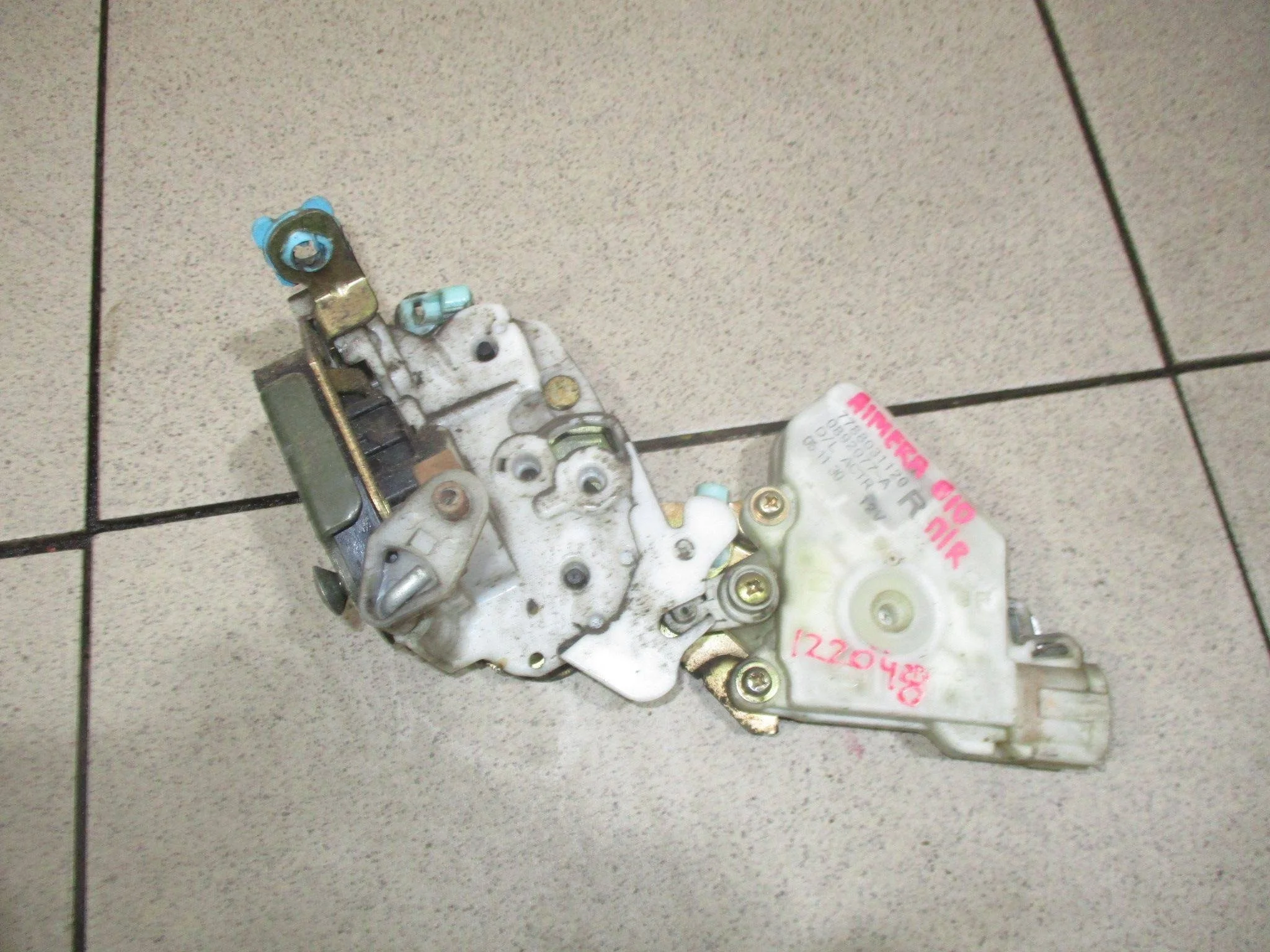 замок двери Nissan Almera Classic (B10) 2006-2012