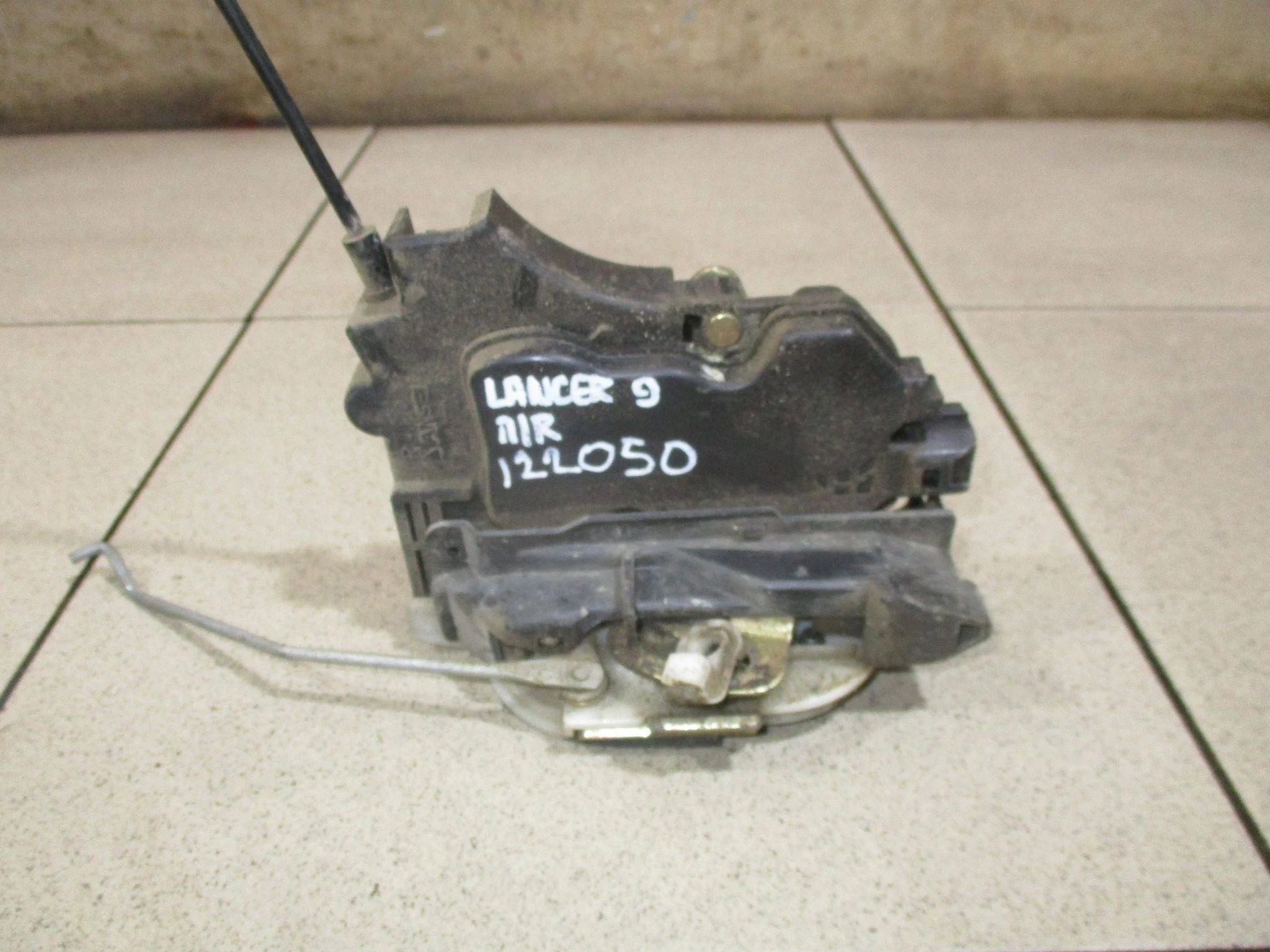 замок двери Mitsubishi Lancer 9 (CS) 2003-2006