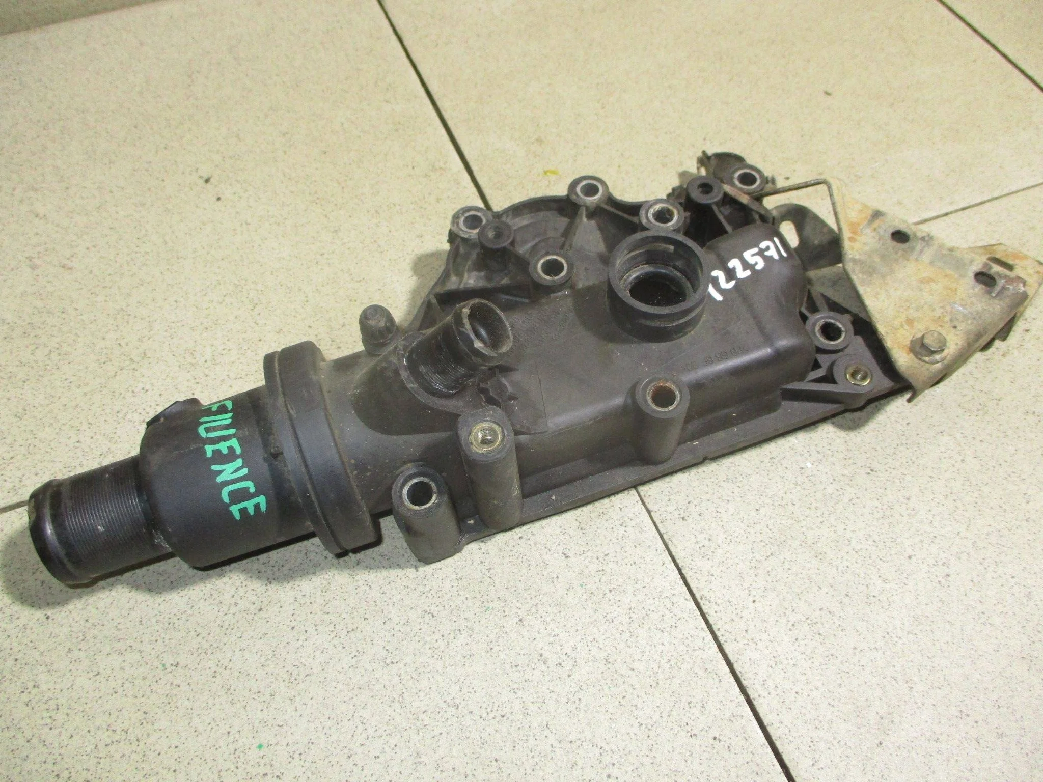 корпус термостата Renault Fluence 2010-2020