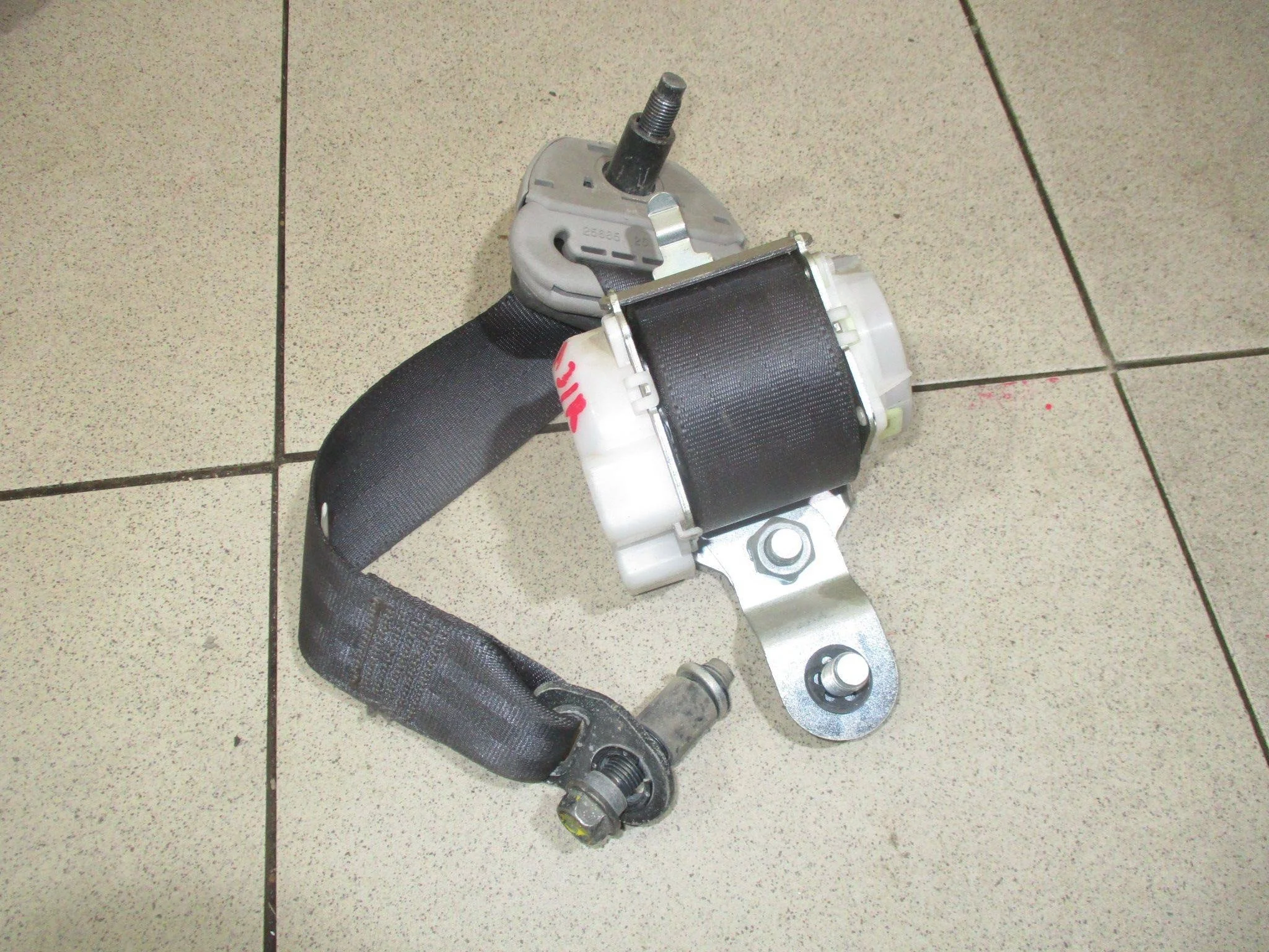 Ремень безопасности Nissan Navara (D40) 2004-2015
