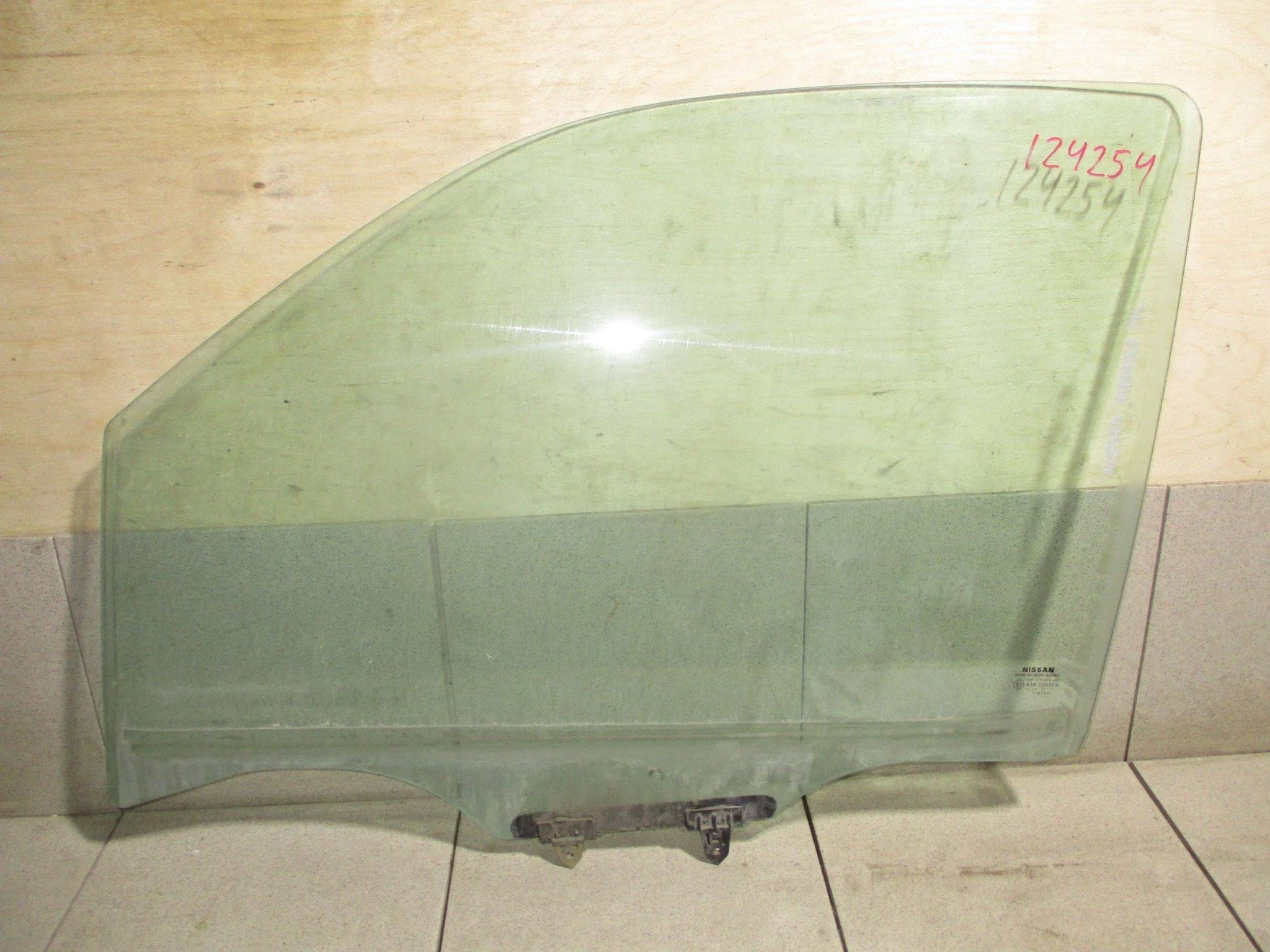 стекло двери Nissan Navara (D40) 2004-2015