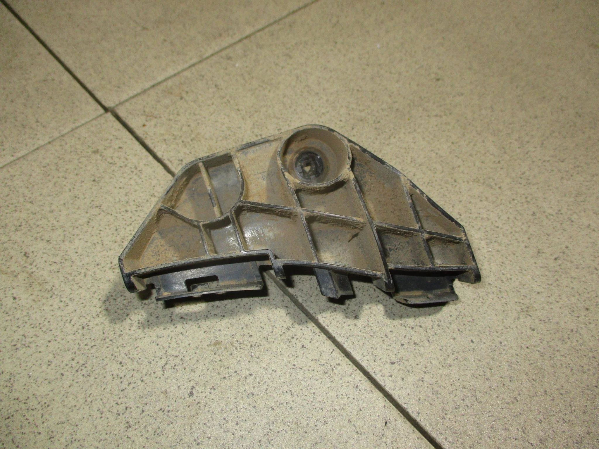 кронштейн заднего бампера Toyota Corolla (E150) 2006-2013