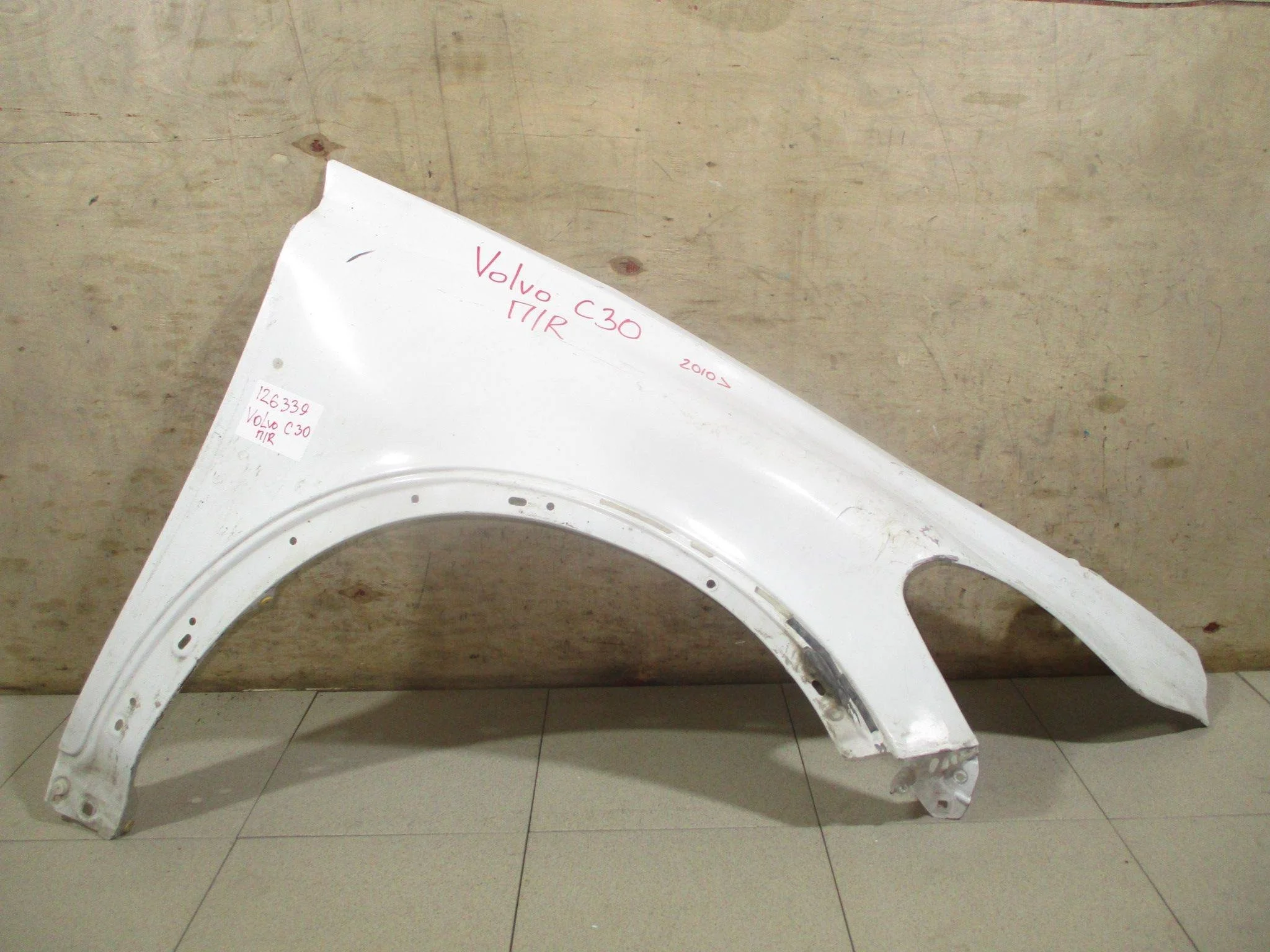 крыло Volvo C30 2006-2013
