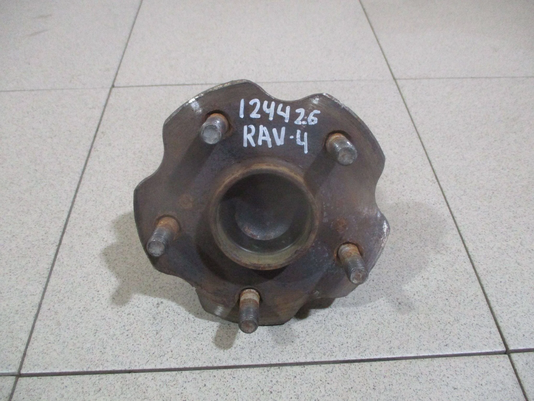 ступица Toyota RAV4 (XA30) 2005-2012