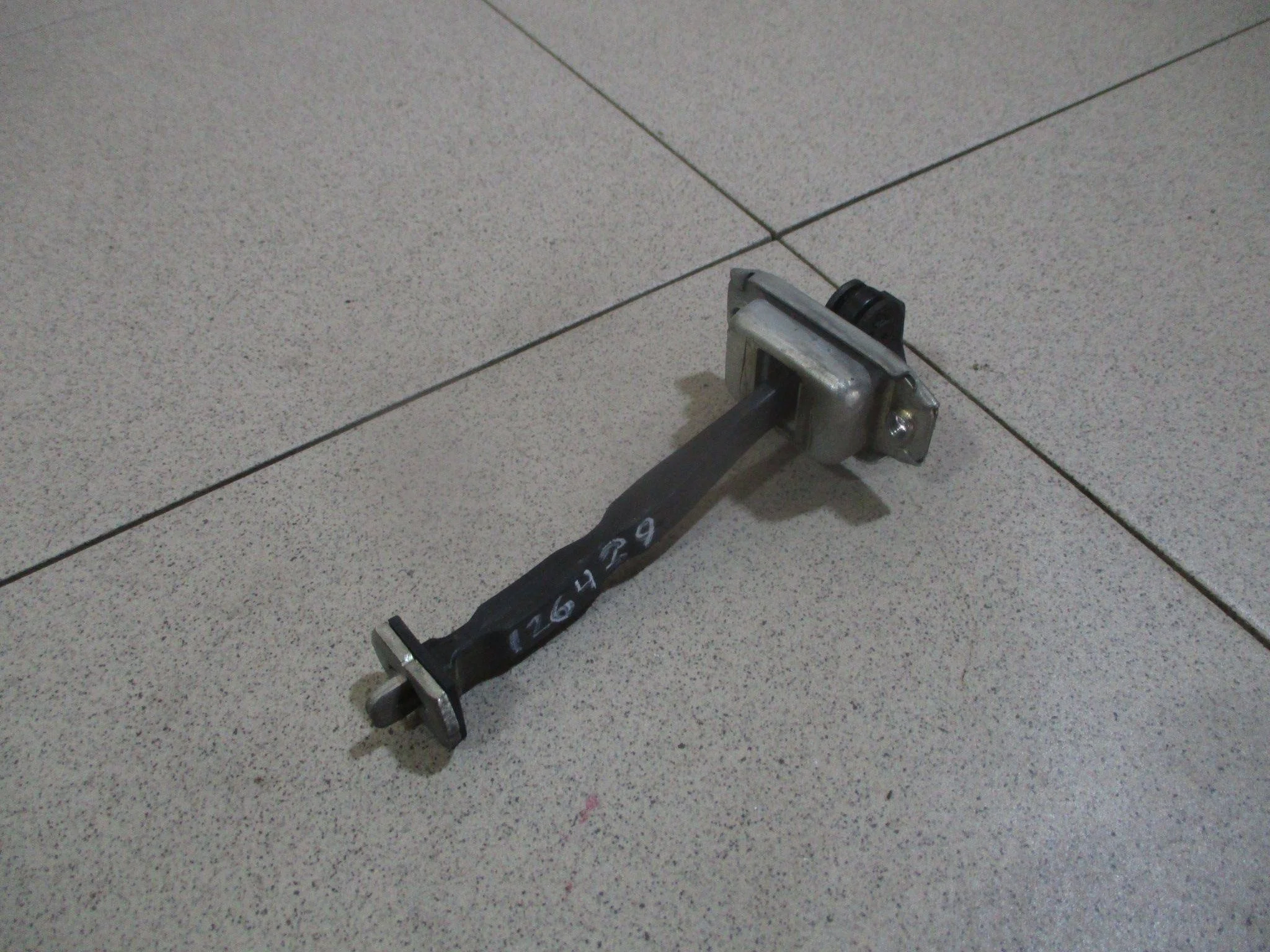 ограничитель двери Nissan Qashqai (J11) 2013-2022