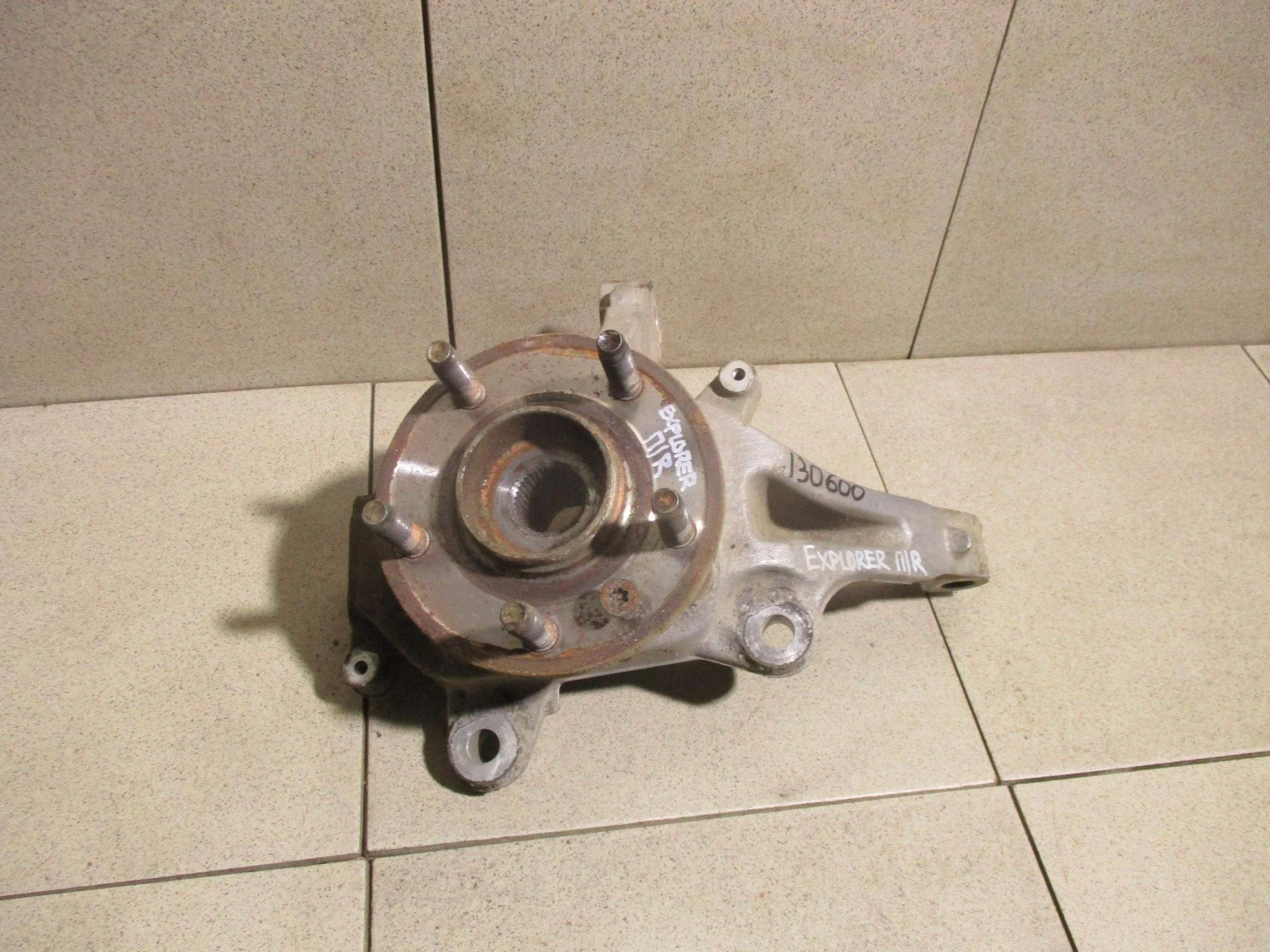 кулак поворотный Ford Explorer V (U502) 2011-2019