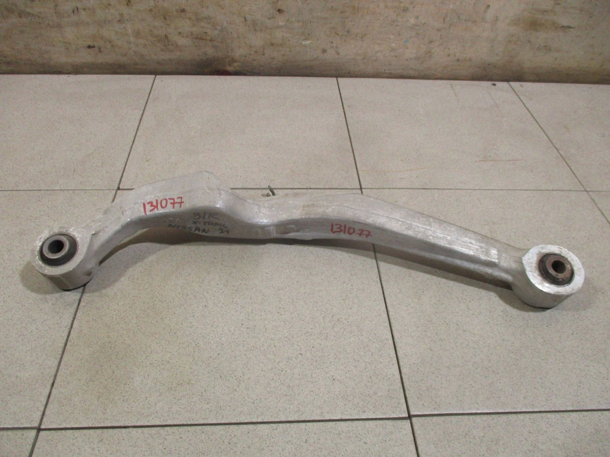 Рычаг задний поперечный правый Nissan X-Trail (T31) 2007-2013