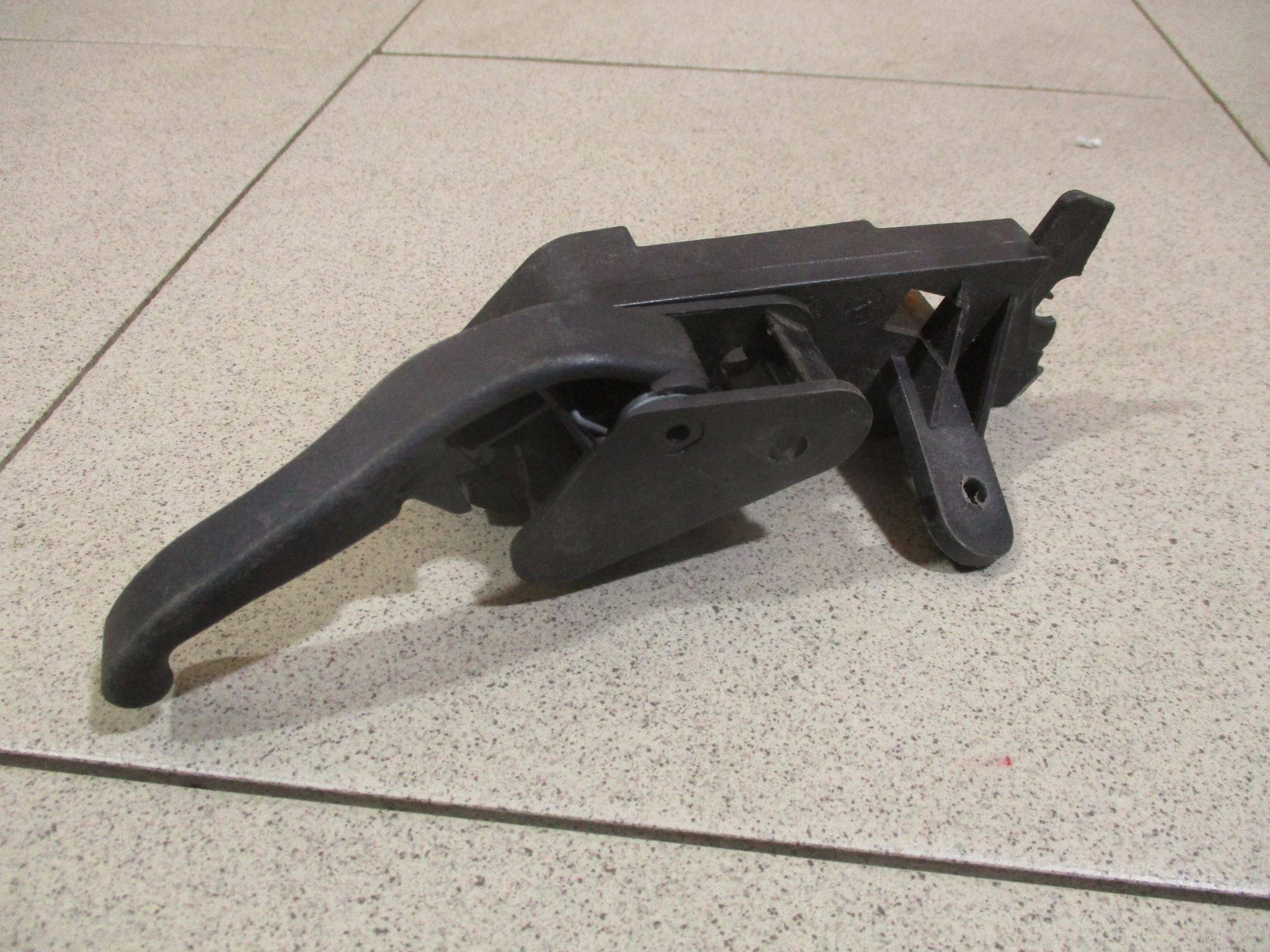 Ручка открывания капота Renault Megane II 2002-2009