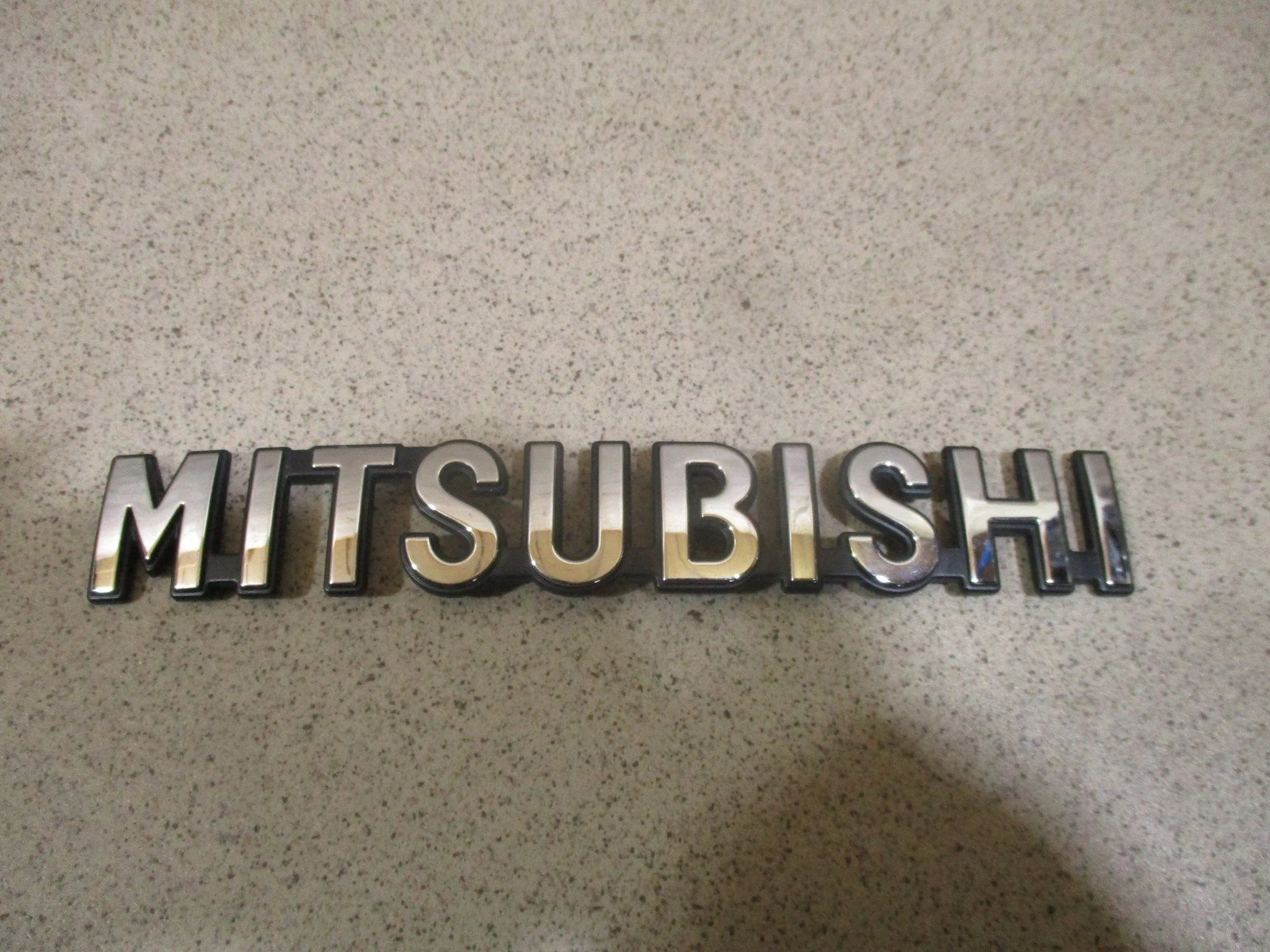эмблема Mitsubishi Outlander (GF) 2012>