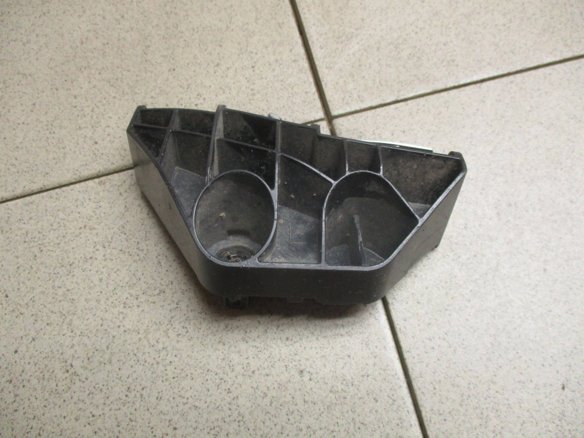 кронштейн заднего бампера Toyota Corolla (E150) 2006-2013