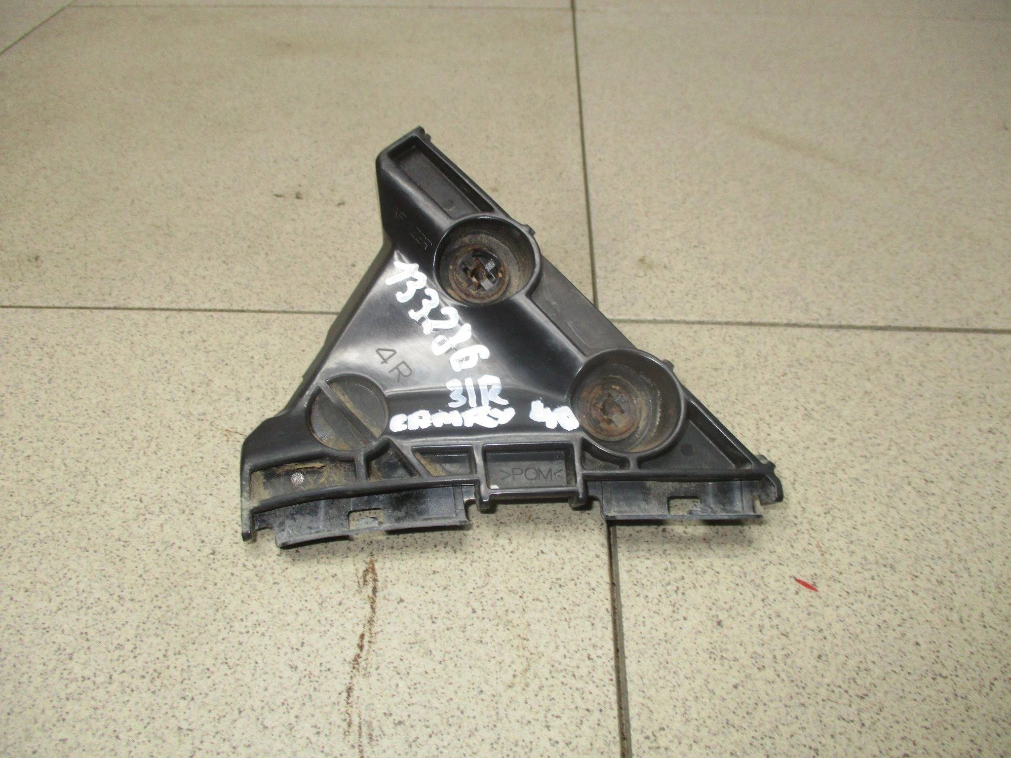 Кронштейн заднего бампера правый Toyota Camry XV40 2006-2011