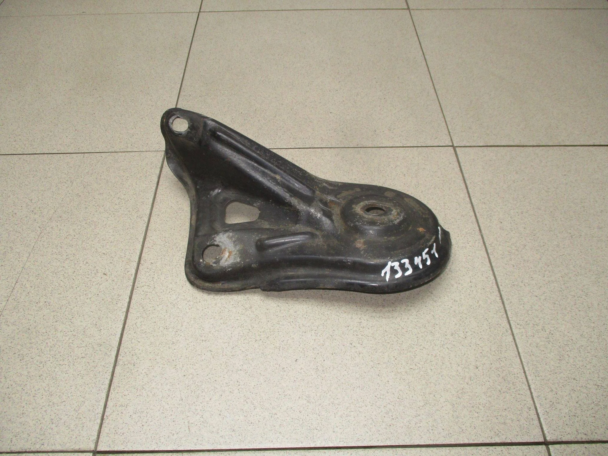 Кронштейн передней балки Toyota Camry XV40 2006-2011
